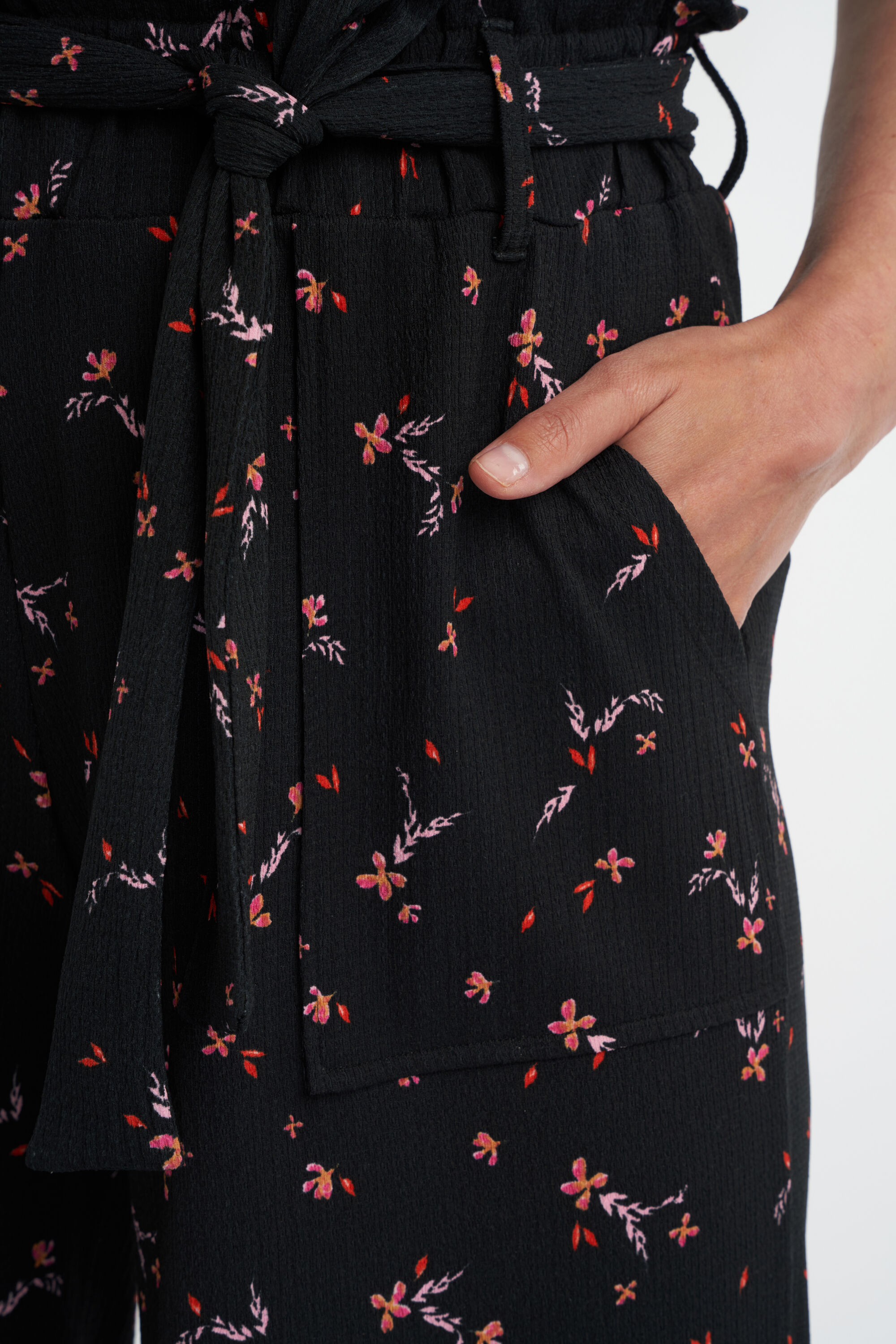 Weite Hose mit G&uuml;rtel image number 6