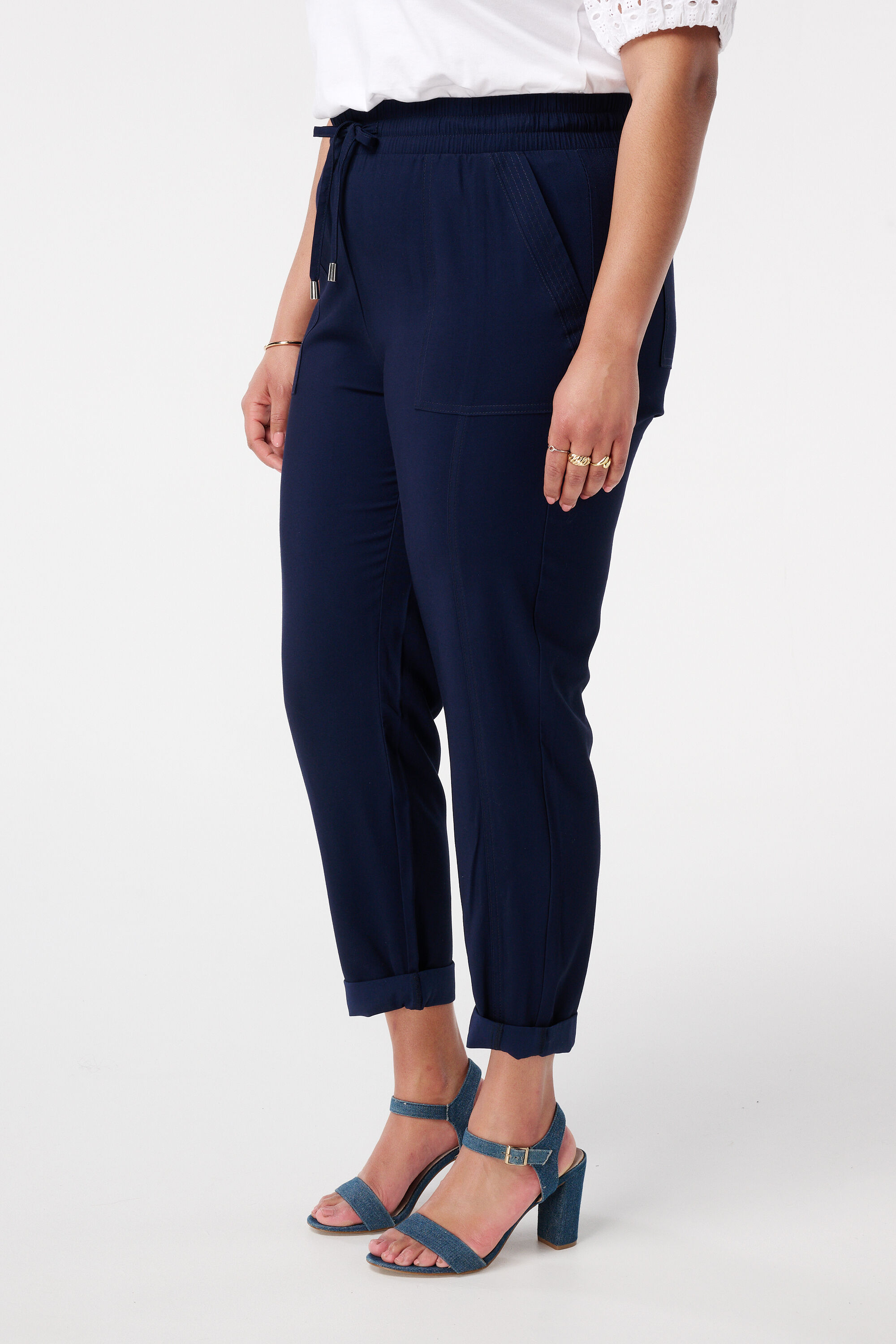 Hose mit elastischem Bund image number 5