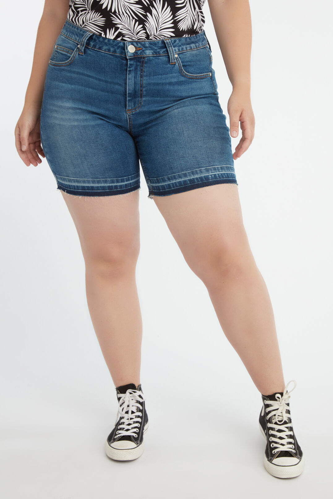 Denim-Shorts mit ausgefranstem Saum image number 5