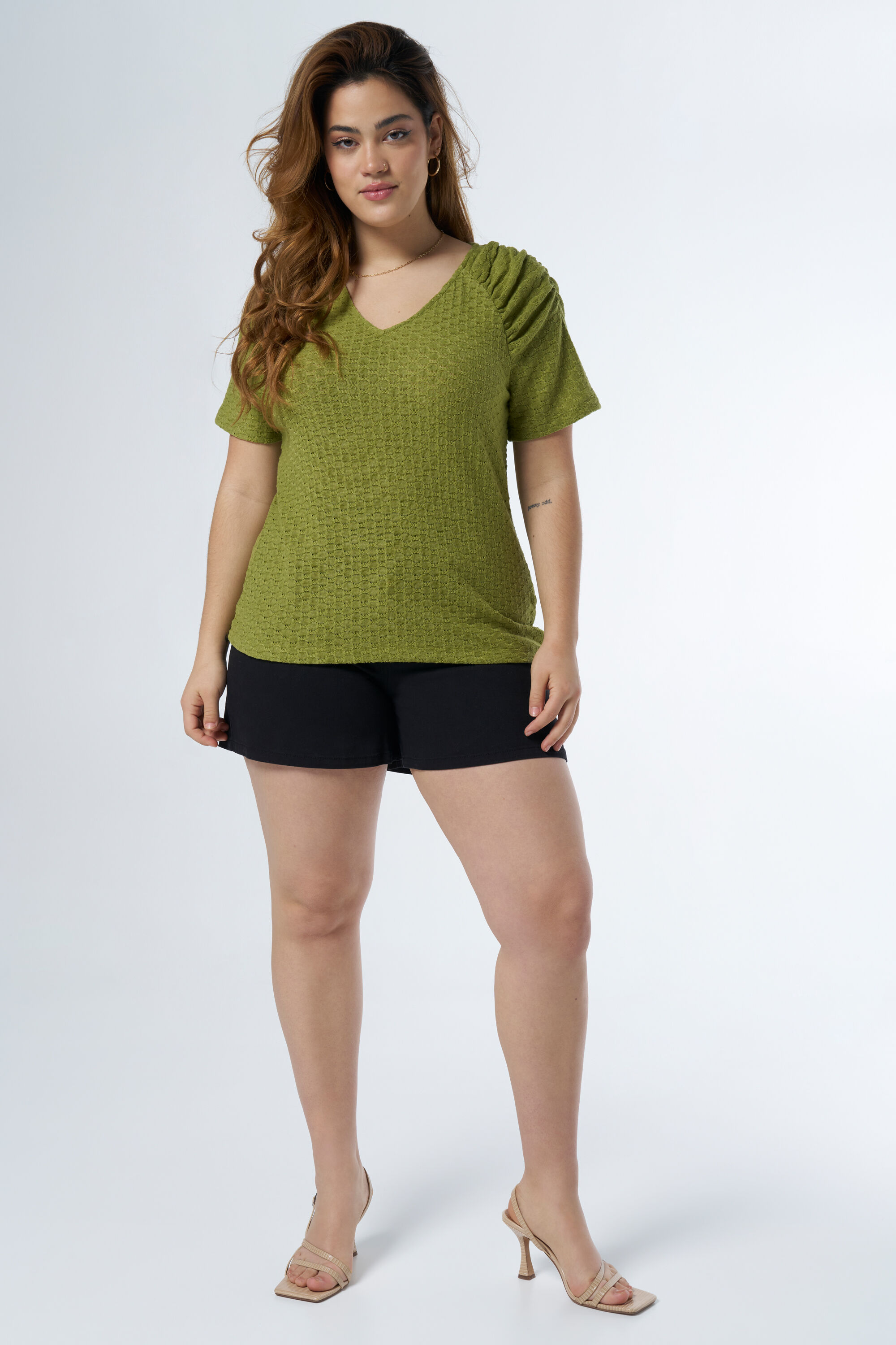 Gewebtes Oberteil mit V-Ausschnitt image number 5