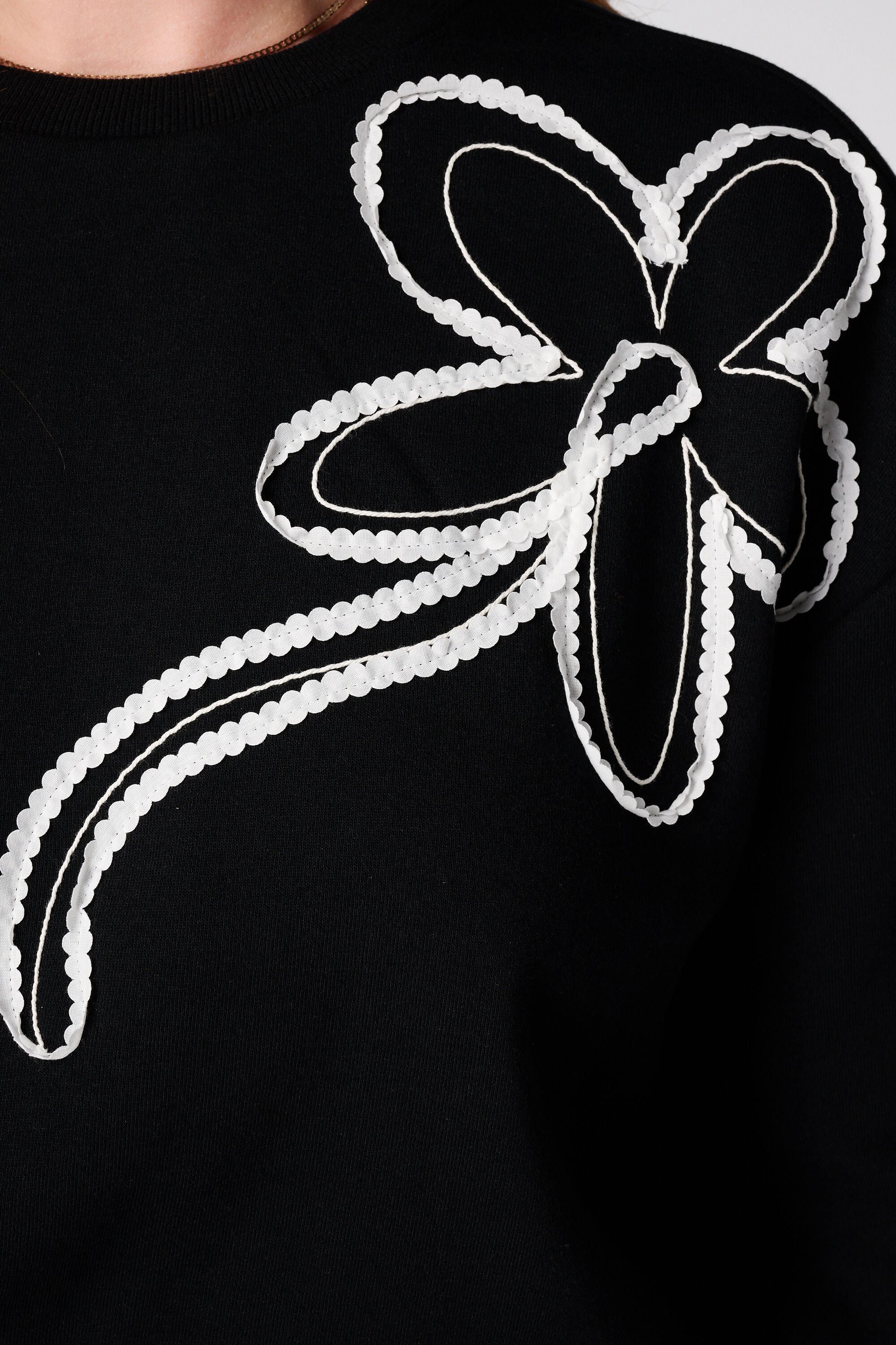 Sweatshirt mit Stickerei image number 6
