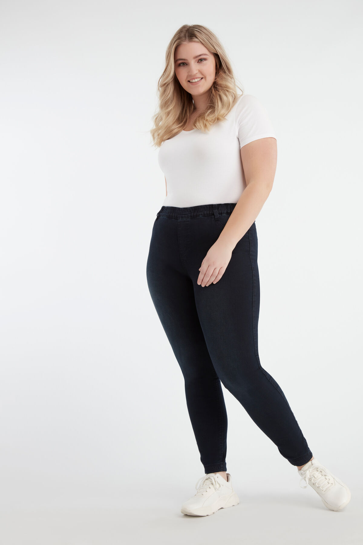 Eng anliegende Treggings POPPY image number 7