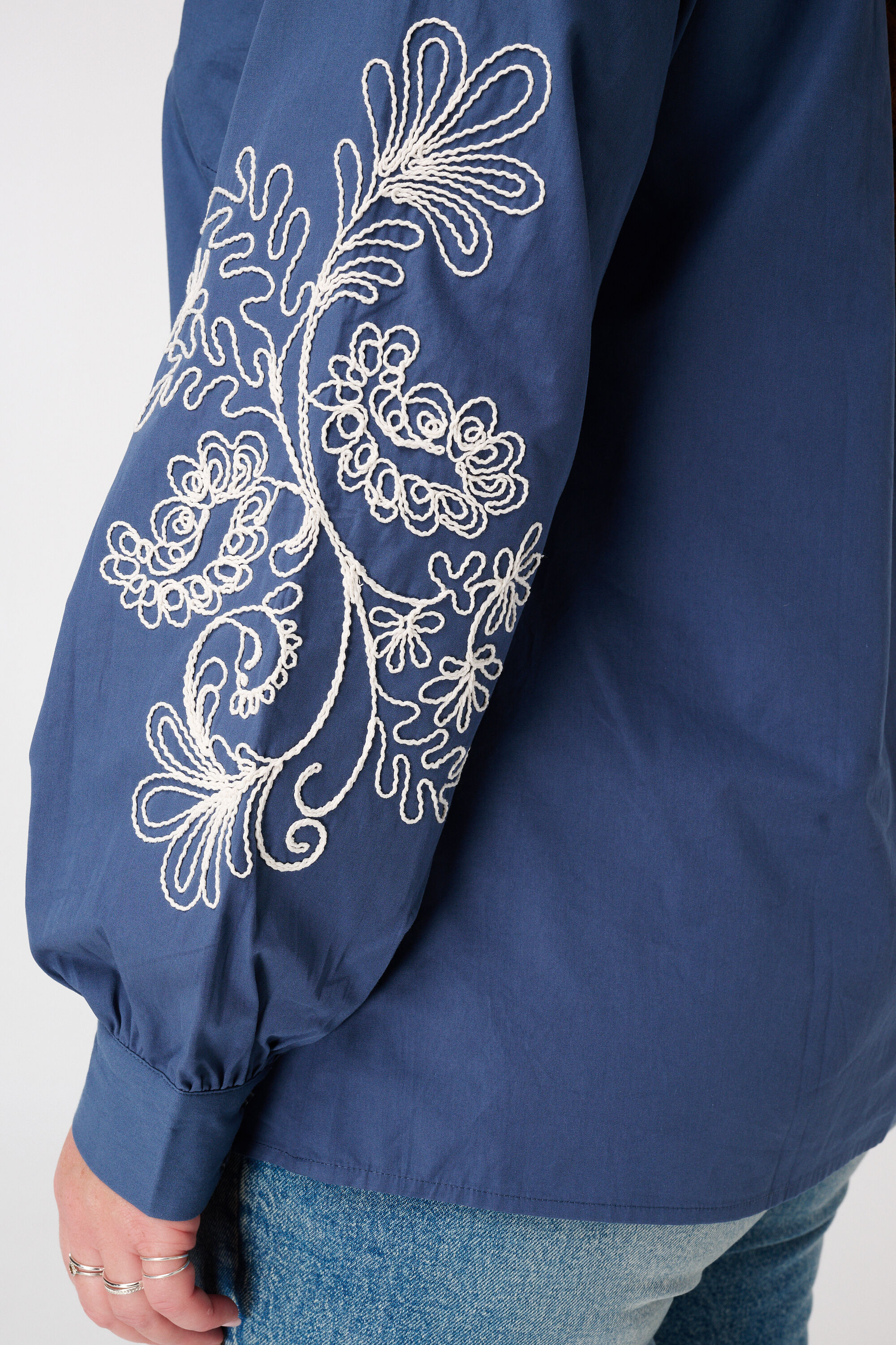 Bluse mit Stickerei image number 6