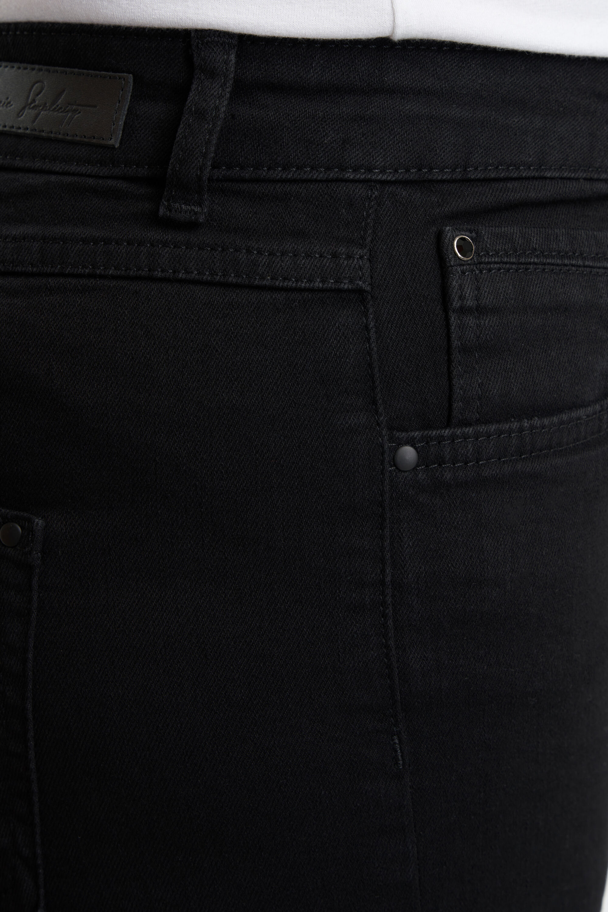 Straight-Leg Jeans SHAPES  image number 5