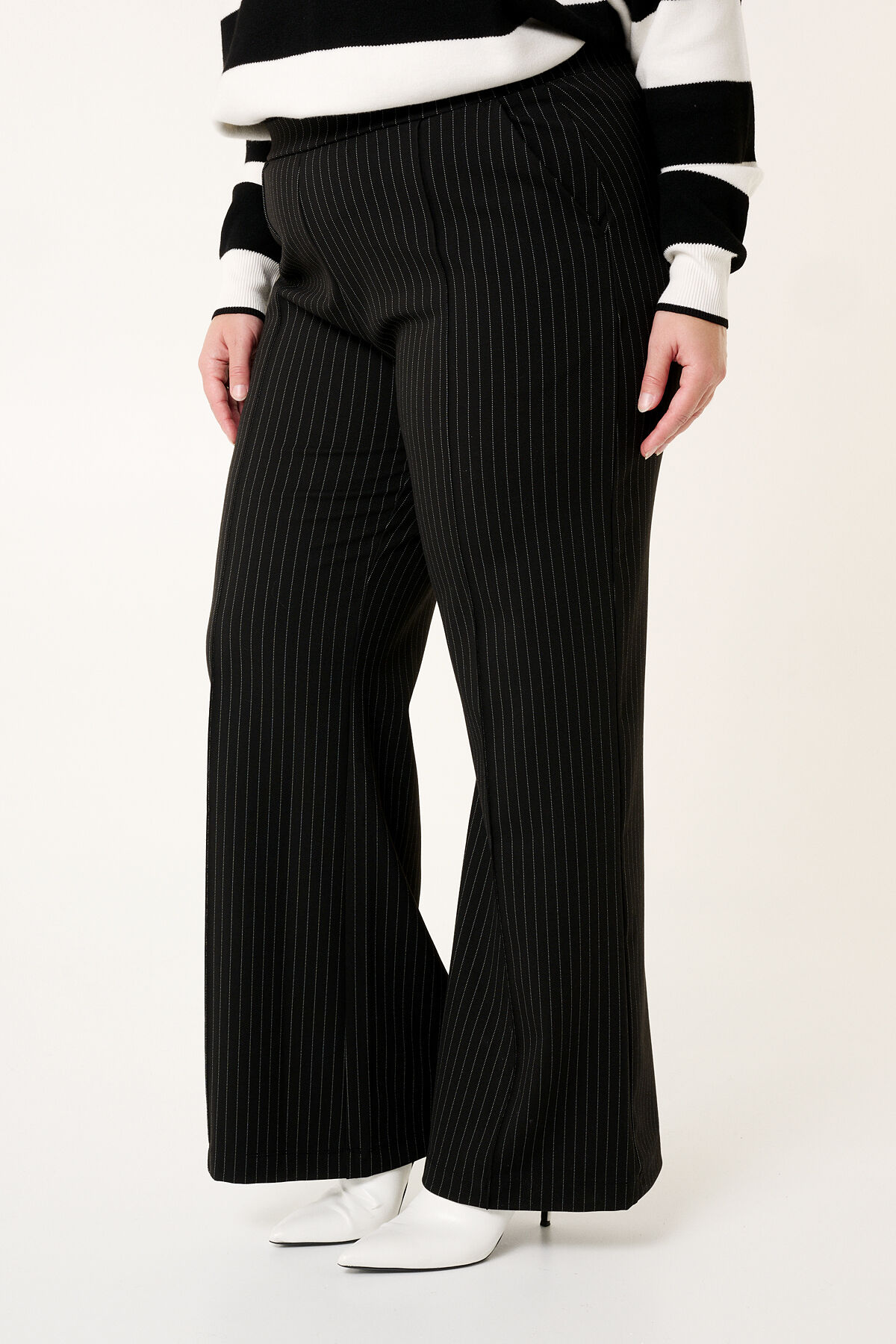 Hose mit Kreidestreifen und weitem Bein image number 5