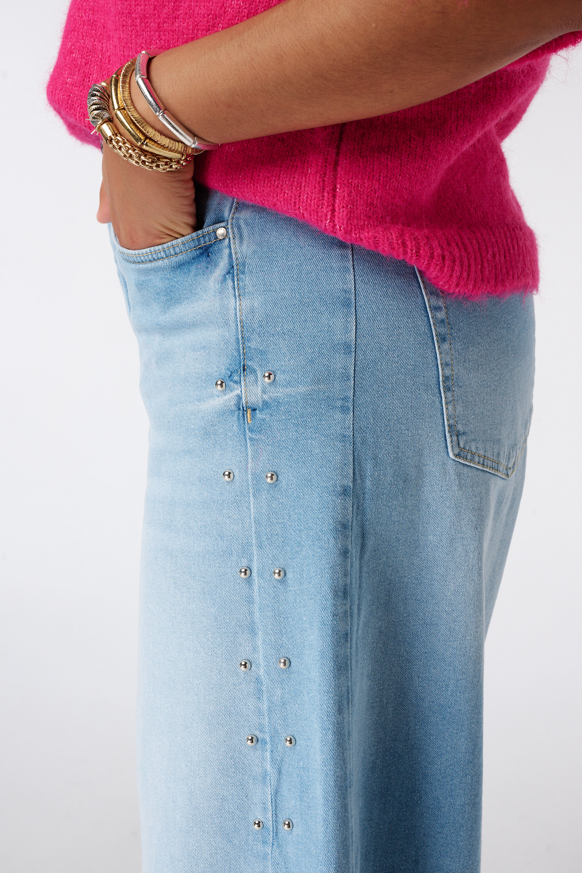 Barrel Jeans mit Nieten image number 4