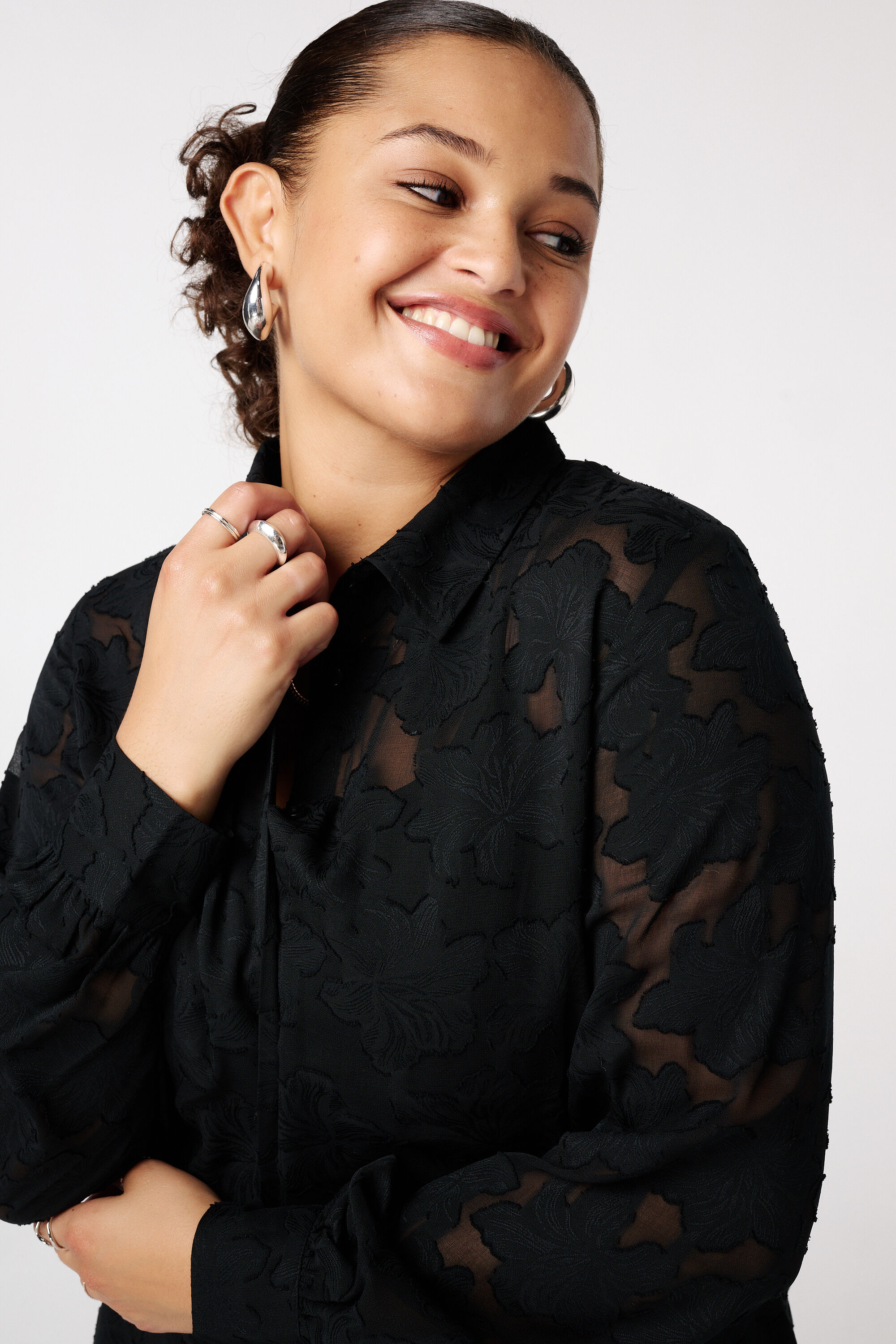 Bluse mit gestickten Details image number 4