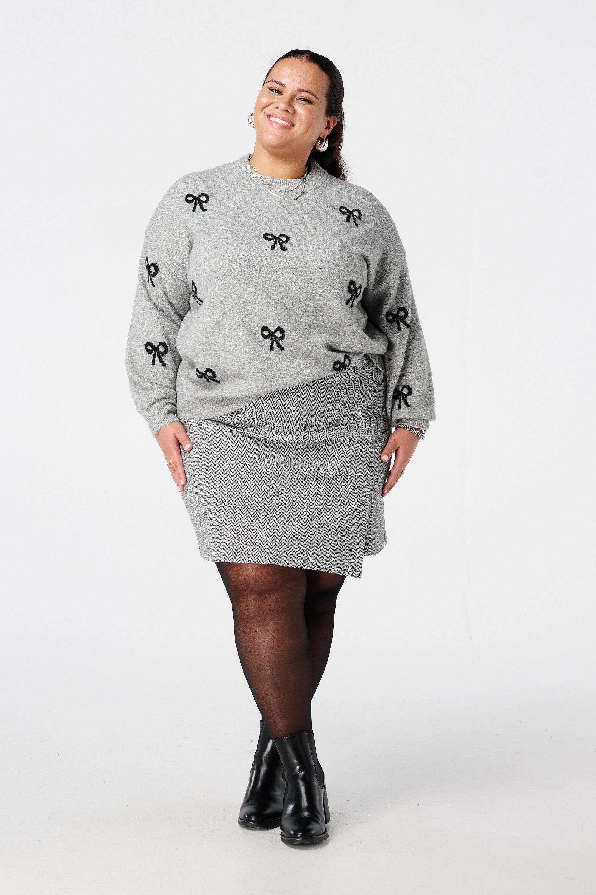 Pullover mit Schleifenprint image number 5