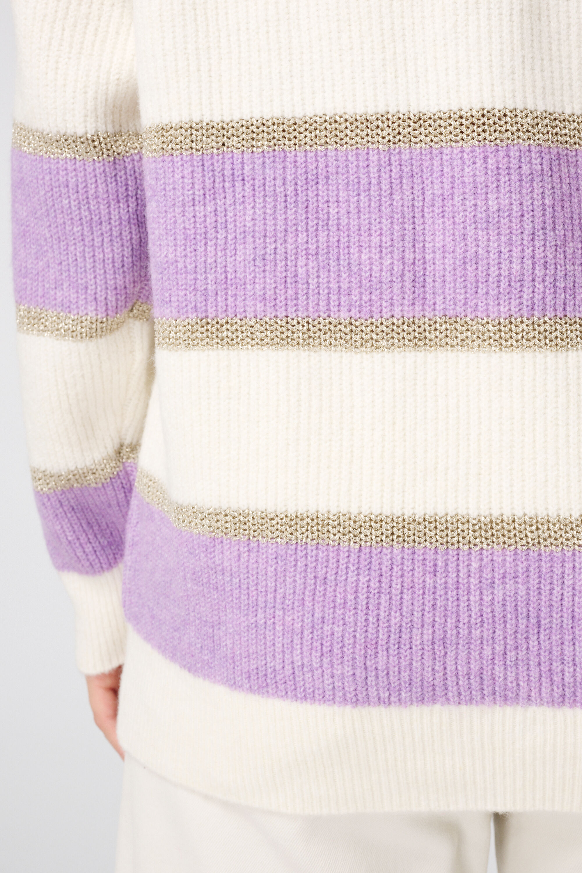 Gestreifter Pullover mit Lurex image number 6