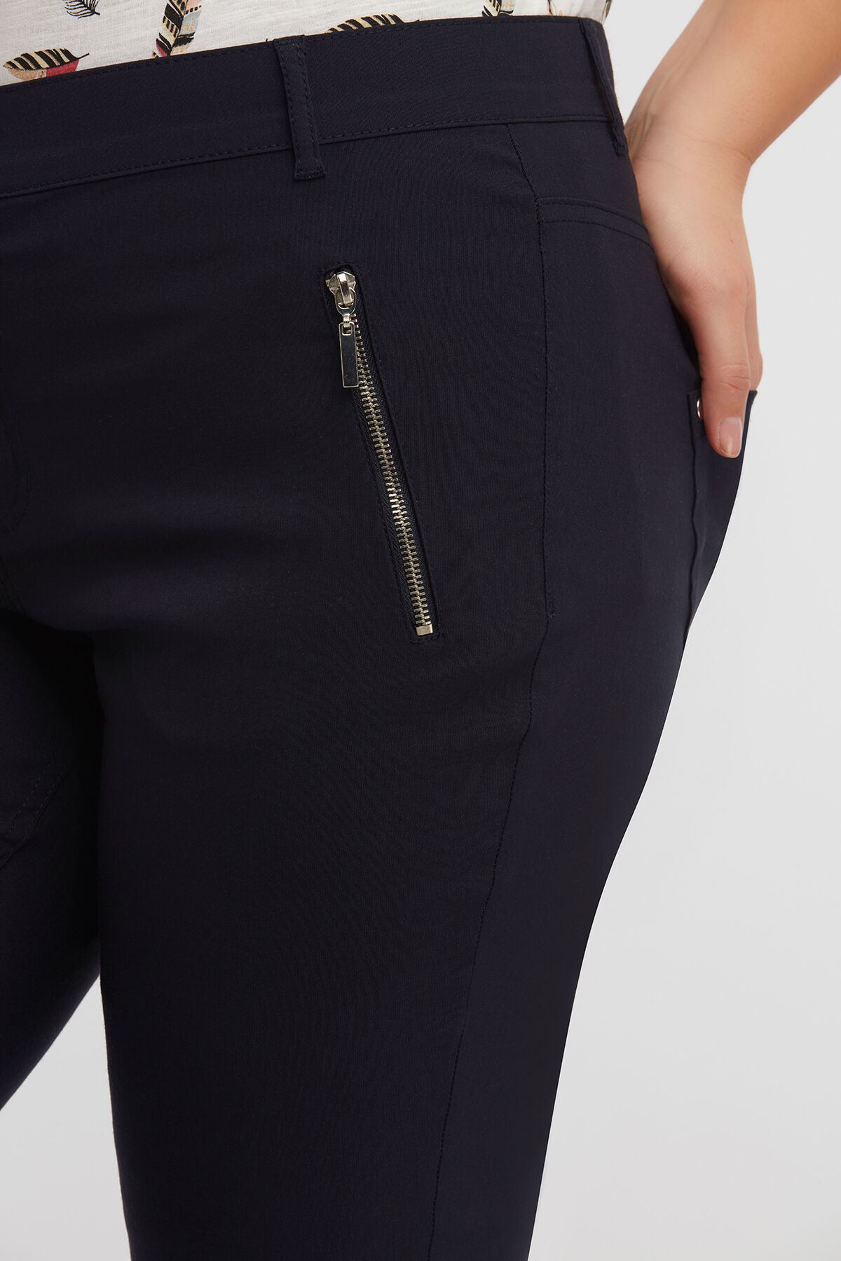 Capri-Hose mit Rei&szlig;verschl&uuml;ssen image number 3