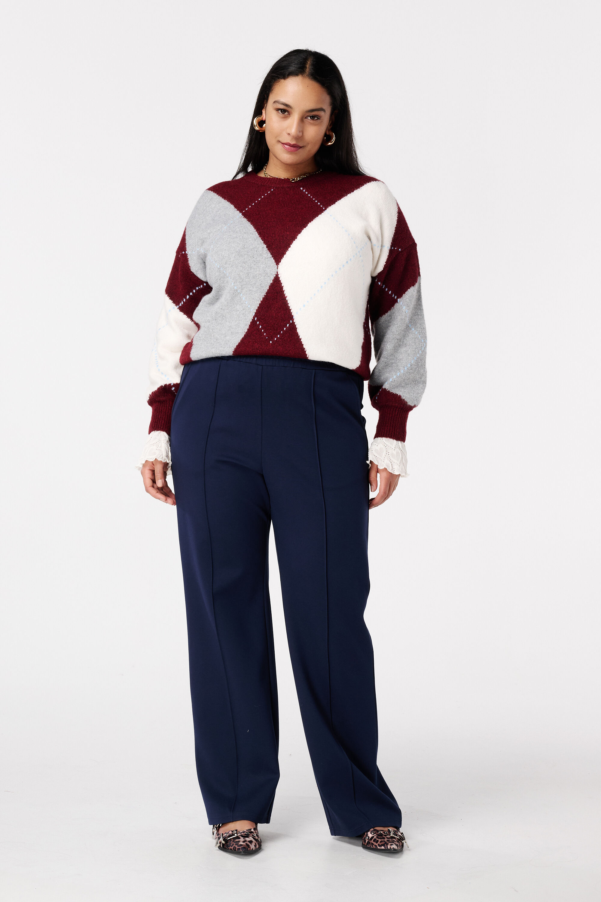 Weit geschnittene Hose mit Ziern&auml;hten