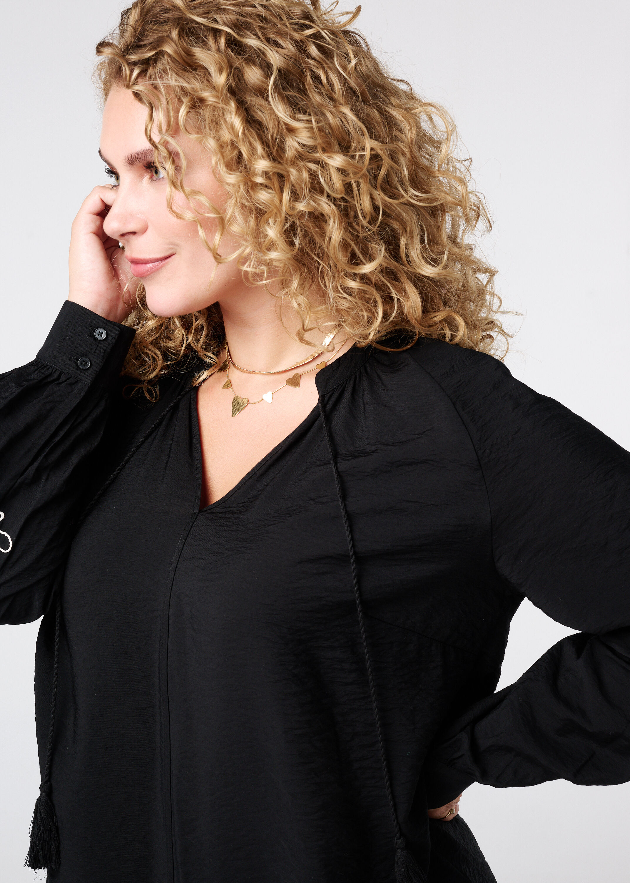 Bluse mit Stickerei auf den &Auml;rmeln image number 4