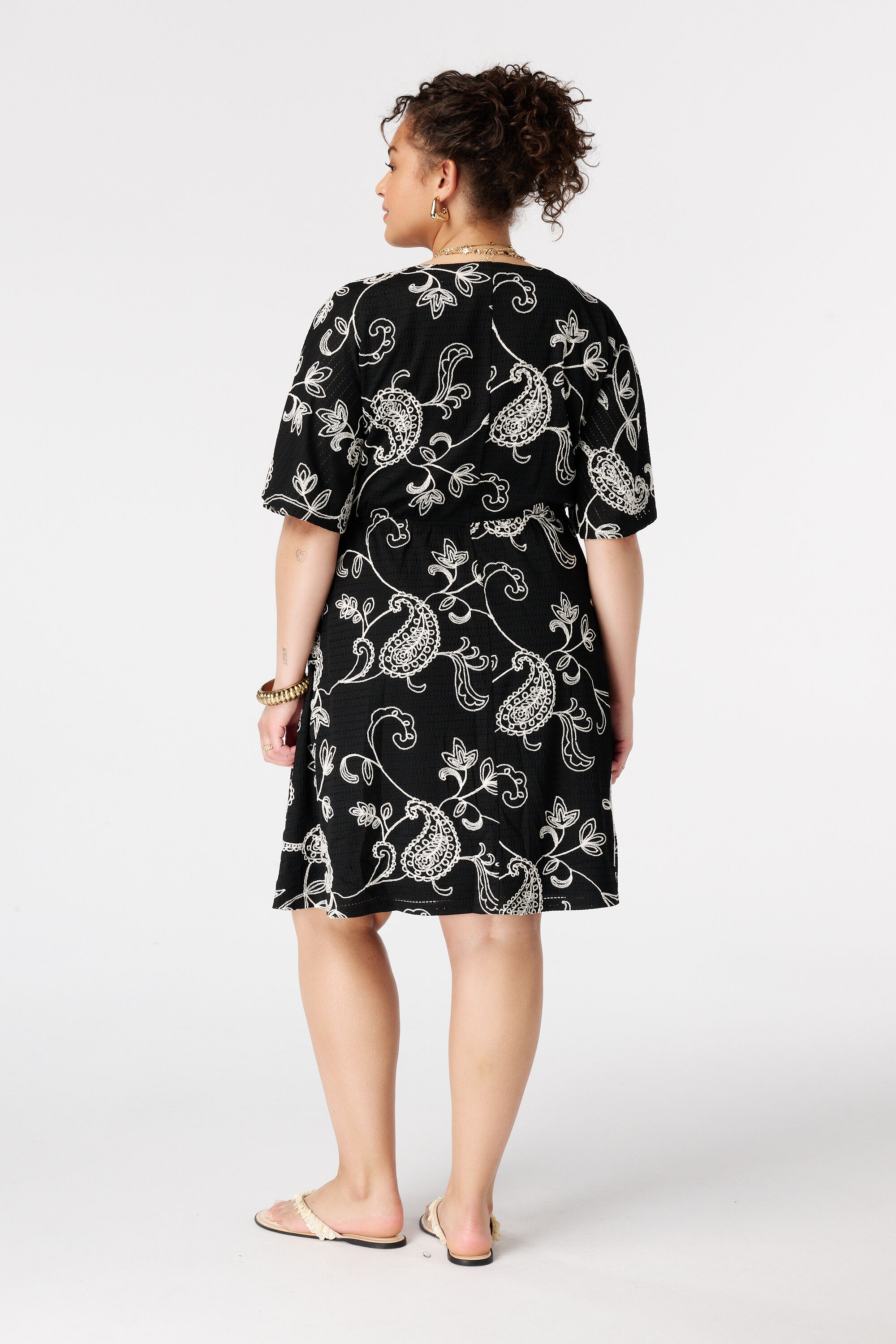 Kurzes Kleid mit Schmetterlings&auml;rmeln image number 3