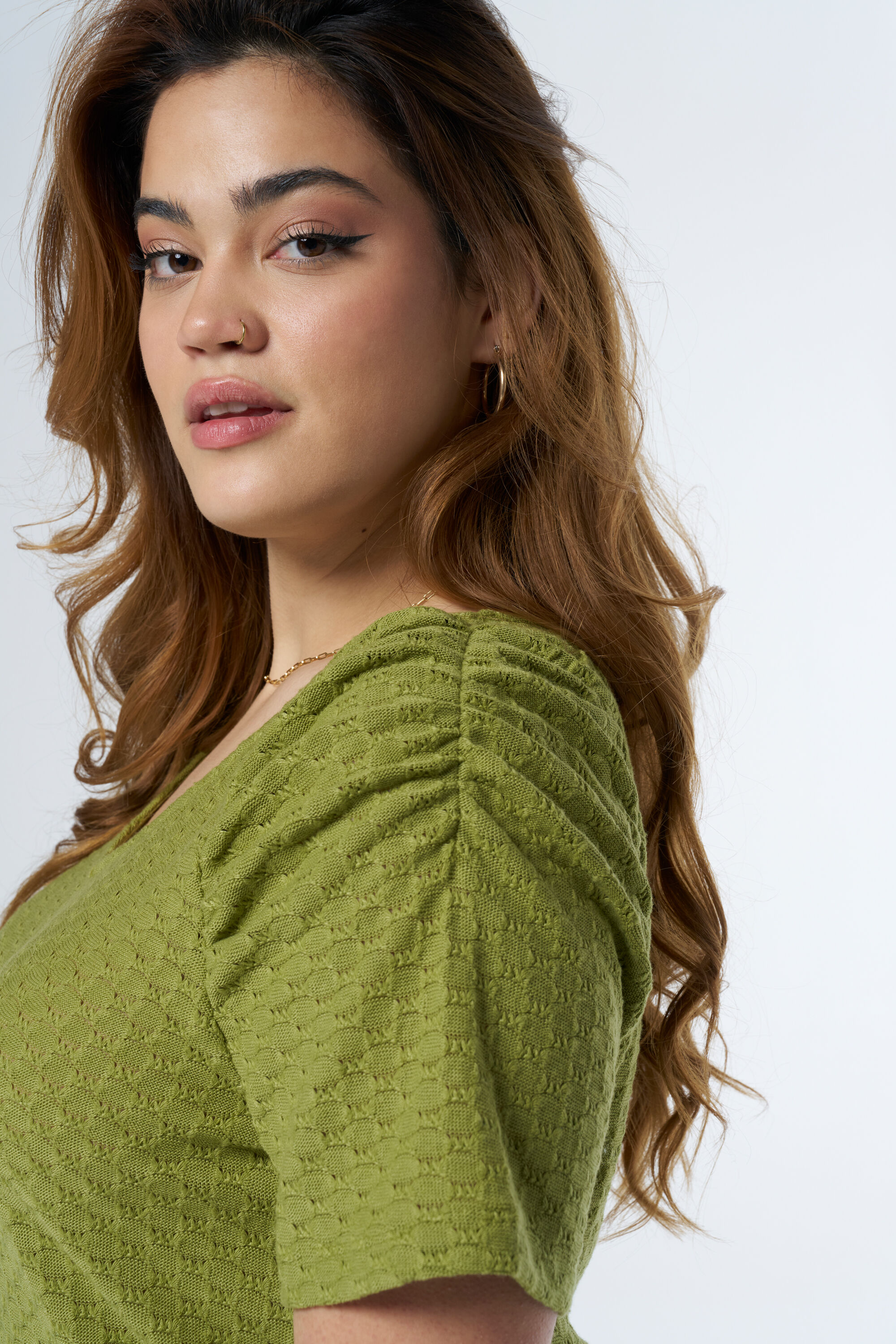 Gewebtes Oberteil mit V-Ausschnitt image number 4