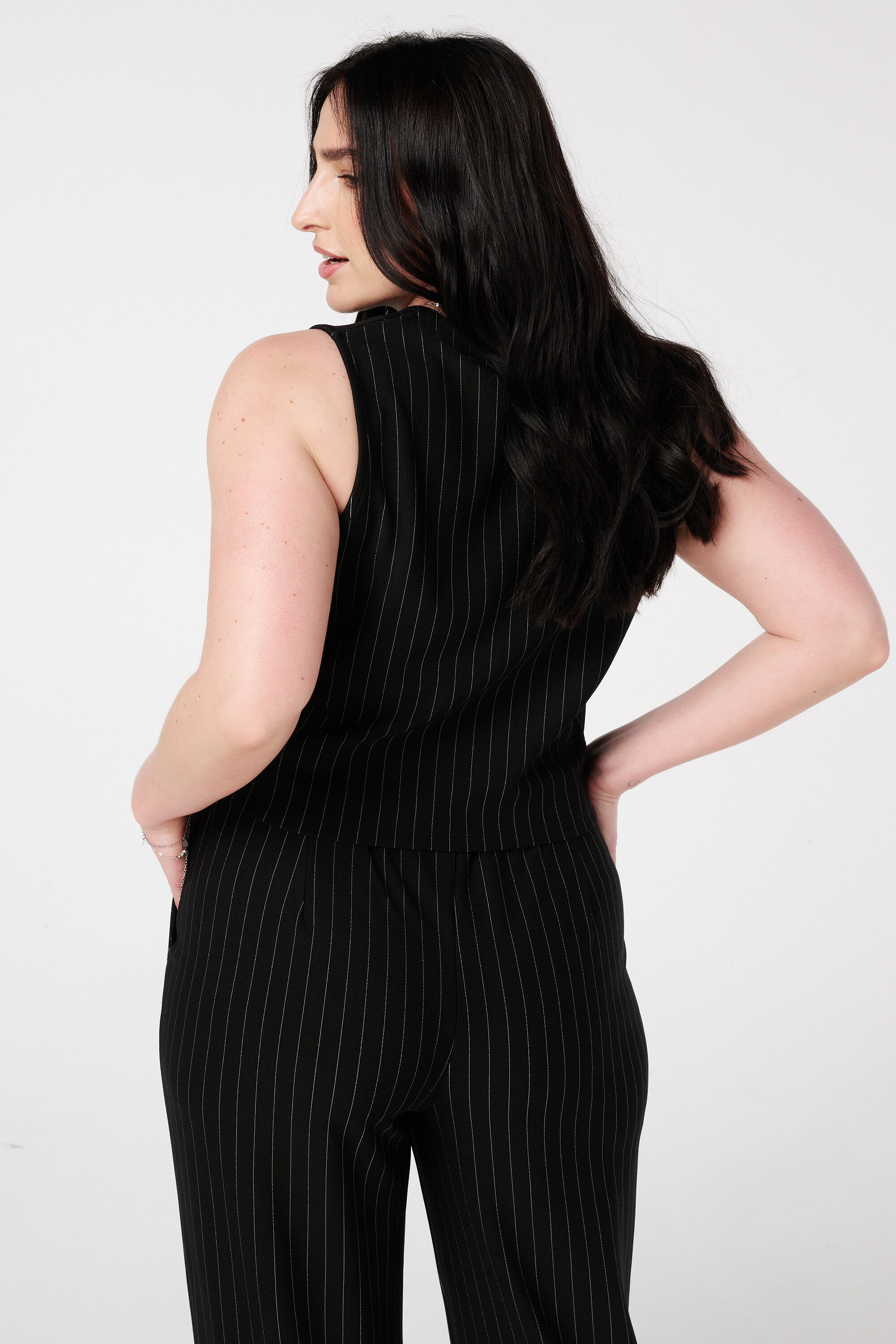 Strickjacke mit Nadelstreifen und Knopfverschluss image number 3