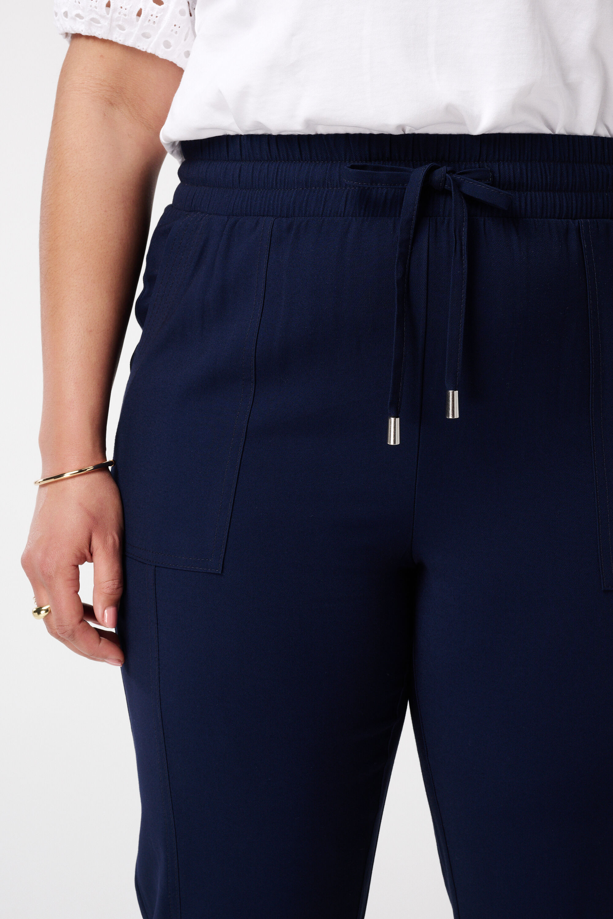 Hose mit elastischem Bund image number 4