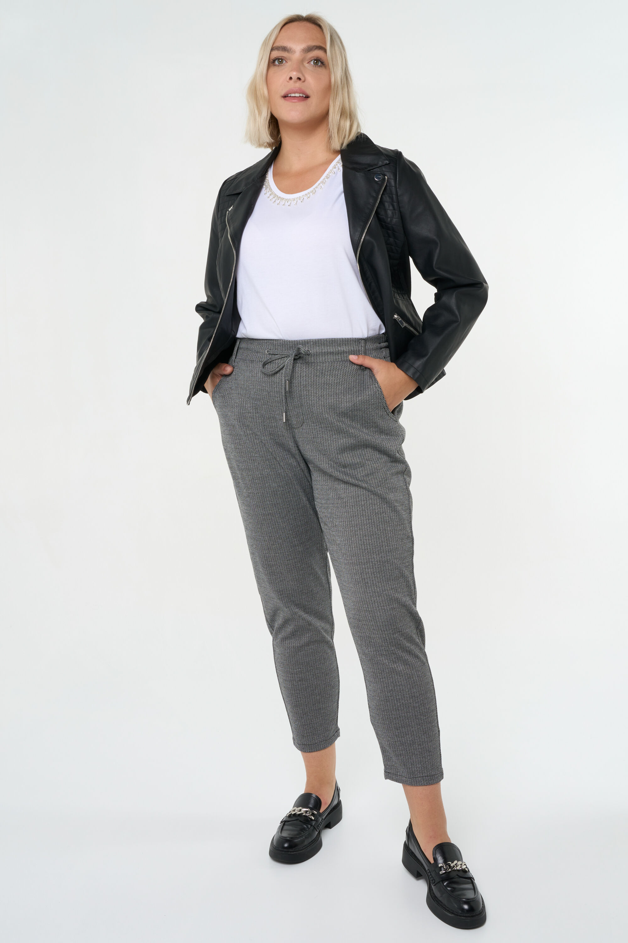 Schwarze Kunstleder-Jacke  image number 6