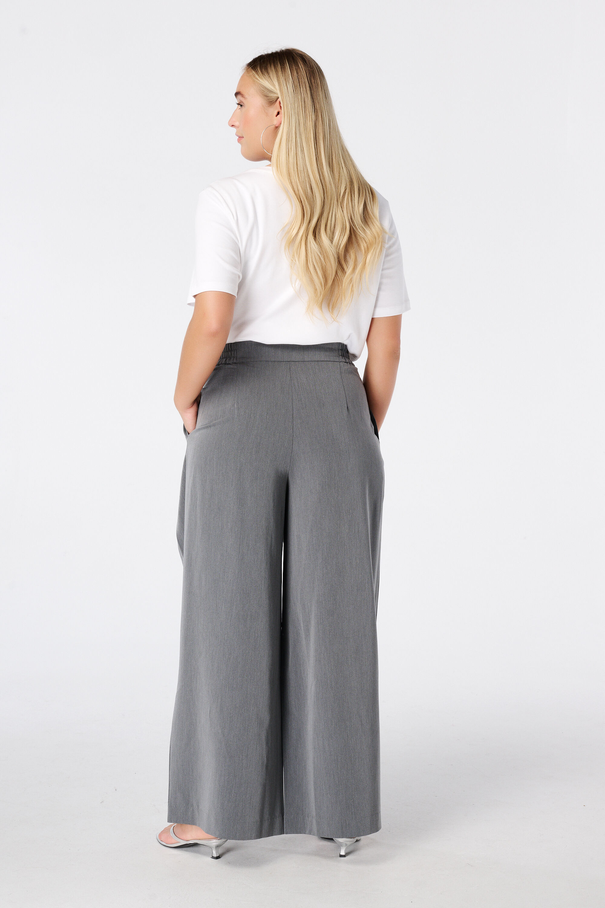 Wide Leg Stoffhose mit Falten image number 3