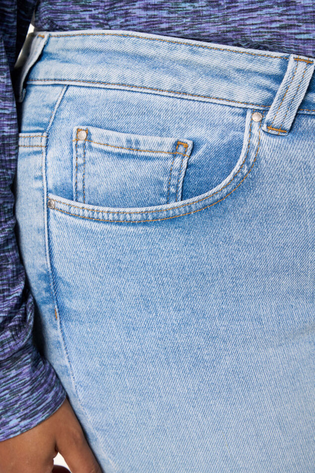 Denim-Jeans mit hoch geschnittener Taille image number 4
