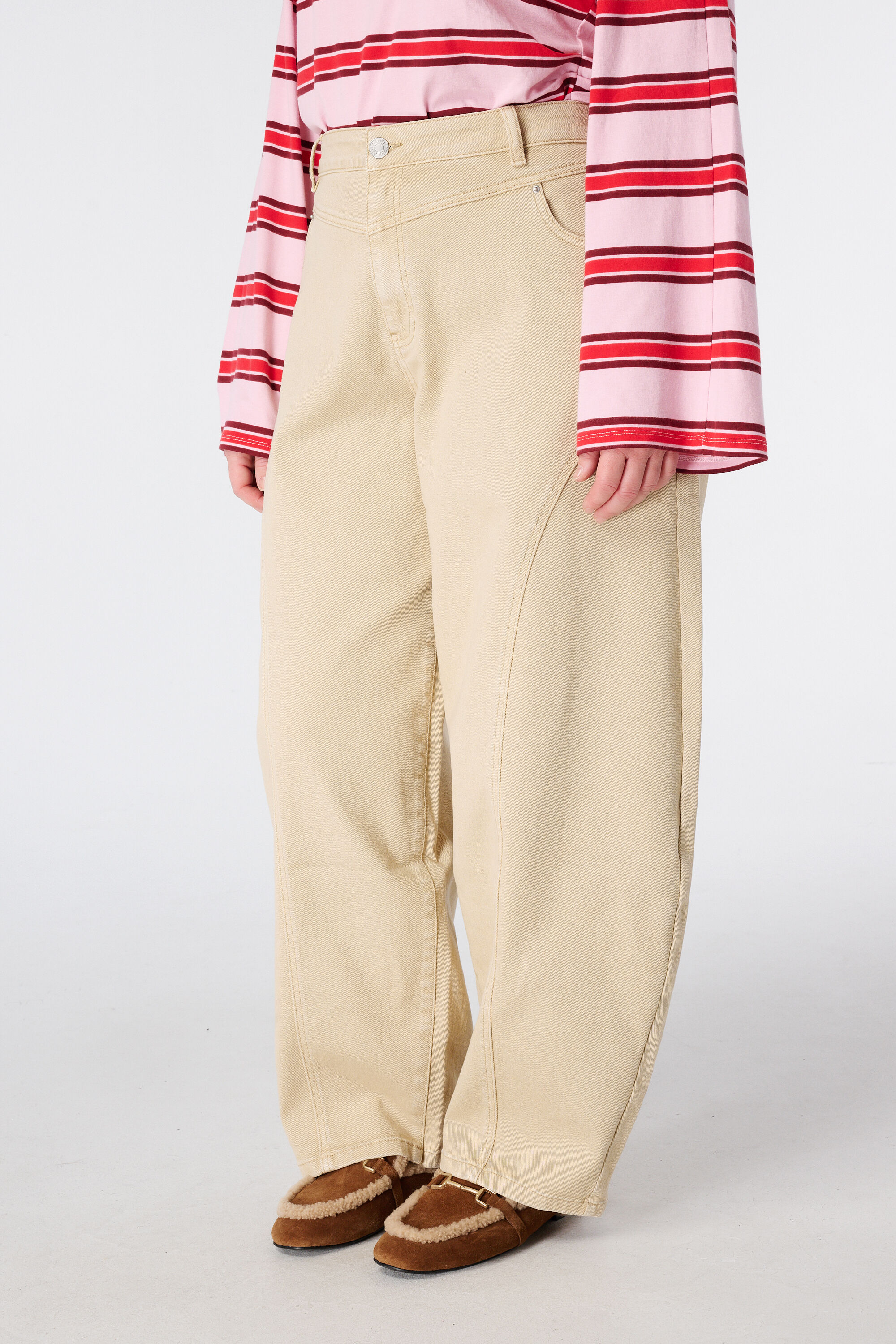 Barrel Jeans image number 5