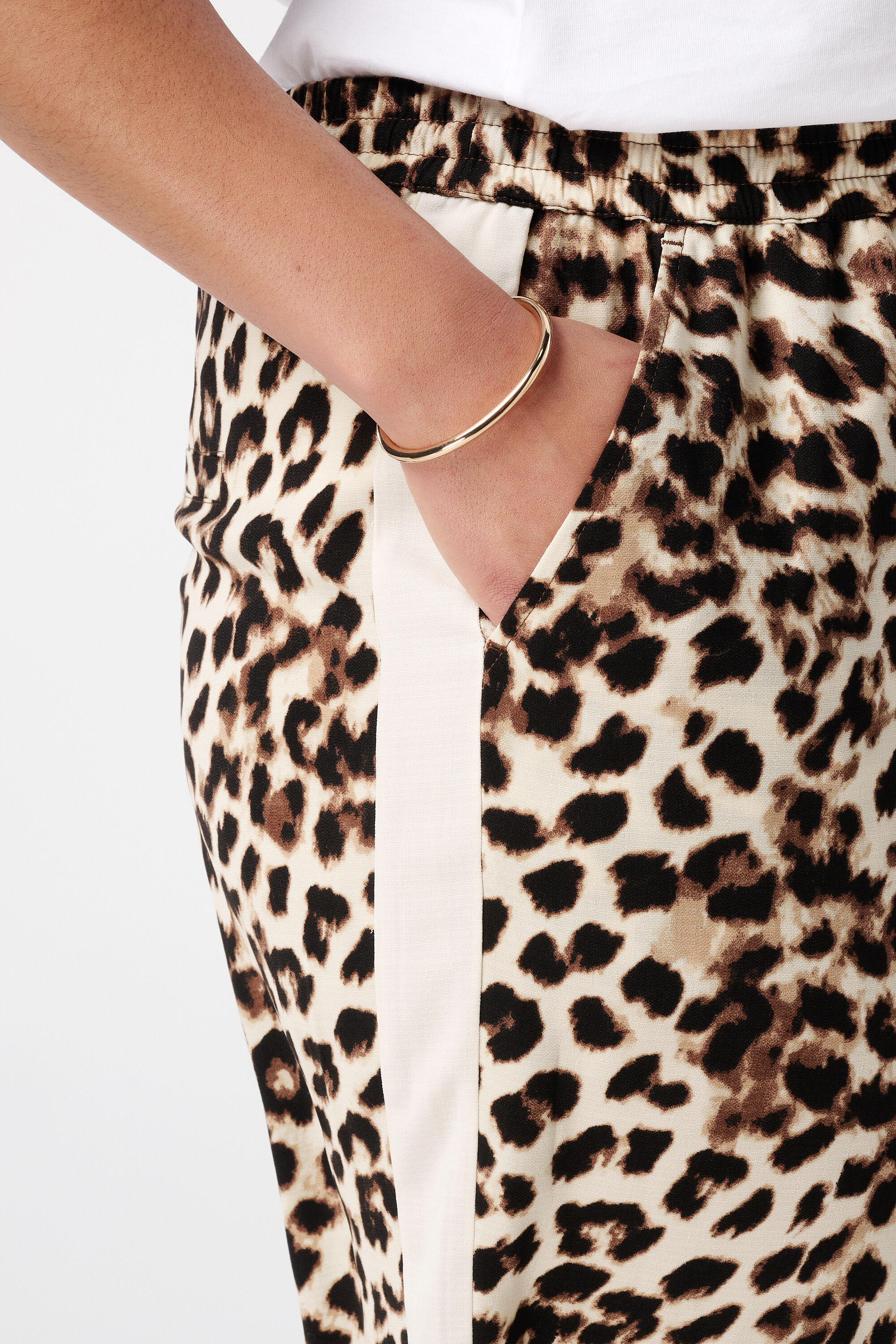 Hose mit Leopard-Print und Kontraststreifen  image number 4