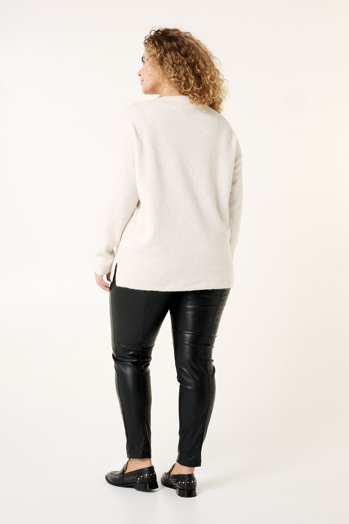 Feinstrickpullover mit V-Ausschnitt image number 3