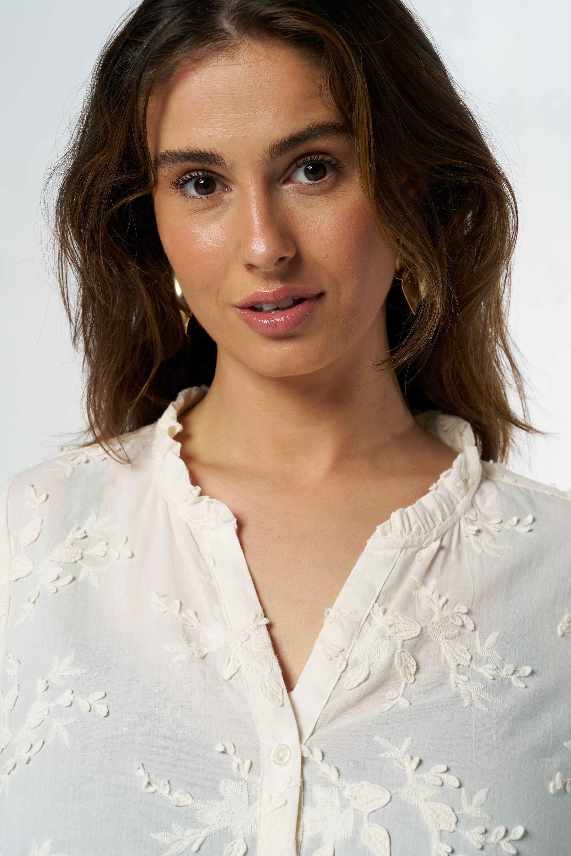 Bluse mit Stickerei image number 4