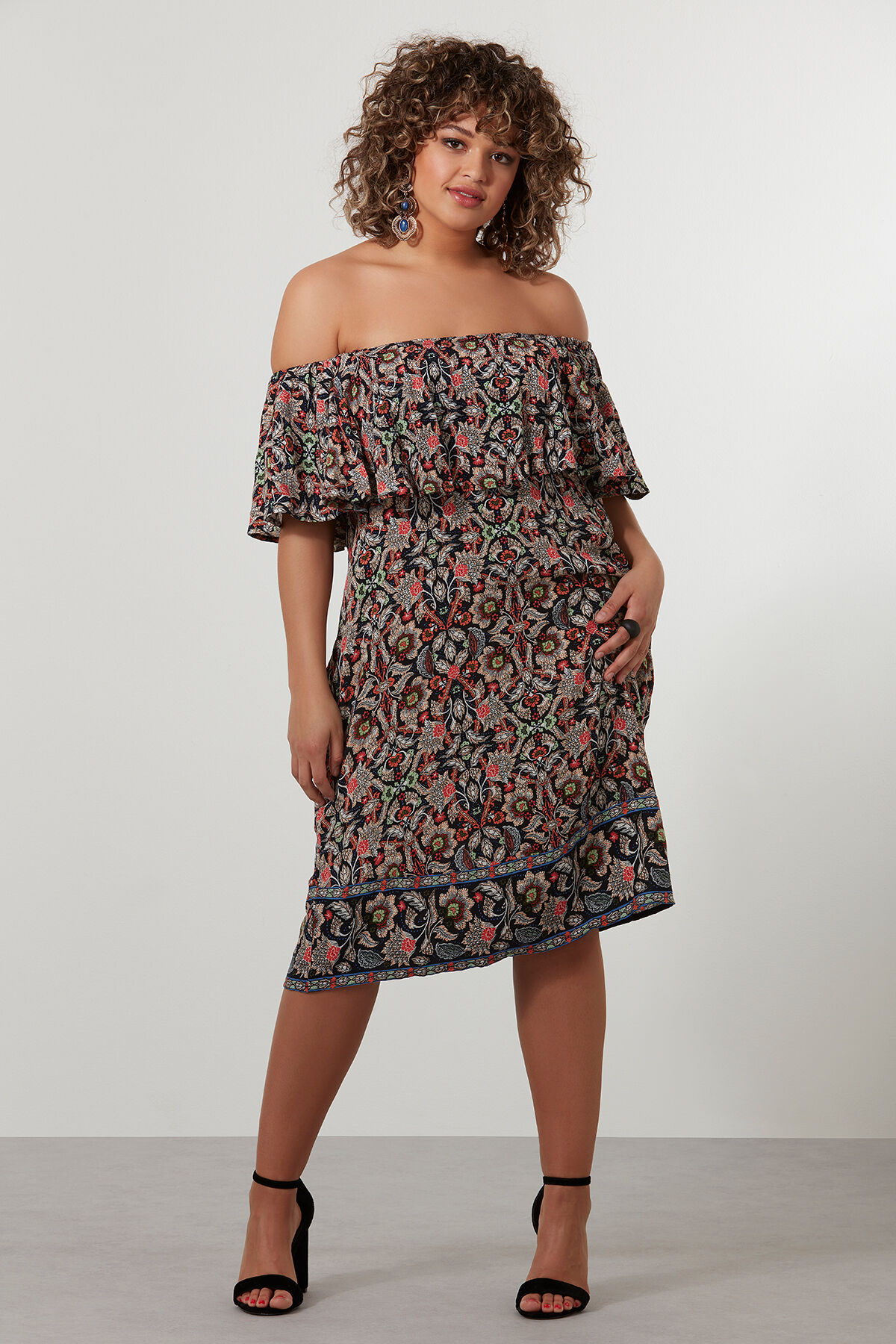 Schulterfreies Kleid mit R&uuml;schen image number 4