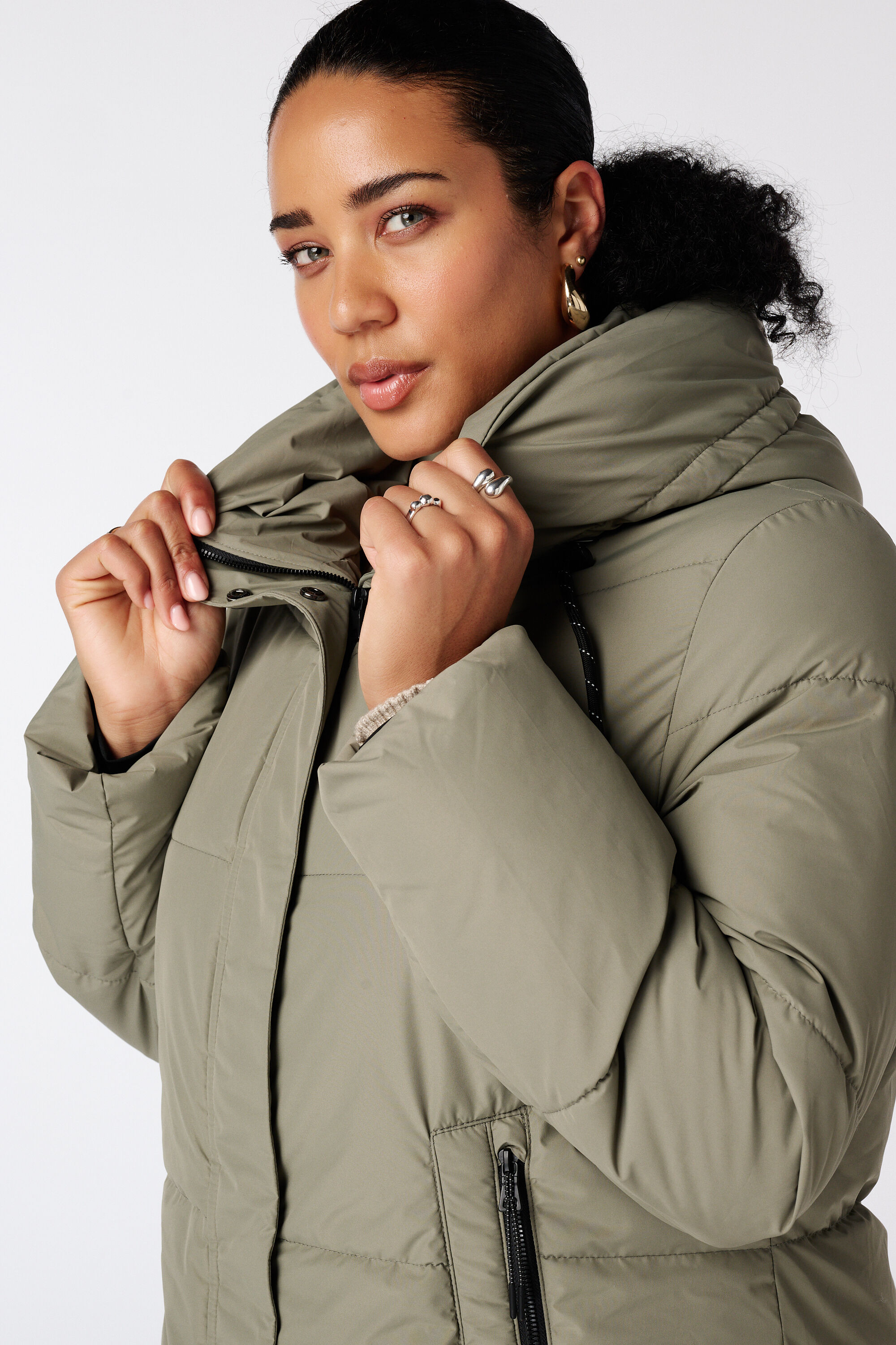 Lange gesteppte Jacke mit Kapuze image number 4