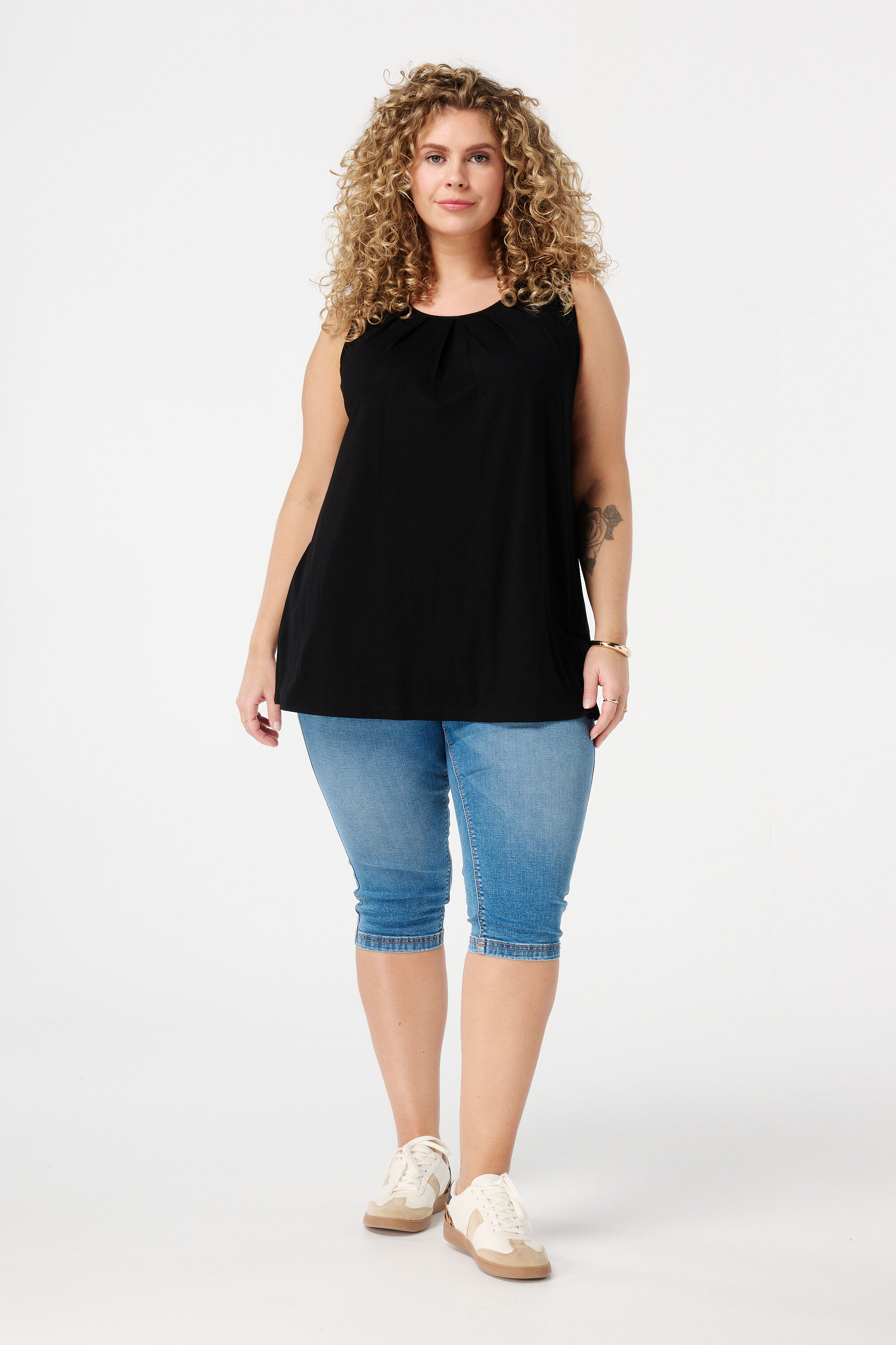 &Auml;rmelloses Oberteil mit Plissee-Details image number 5