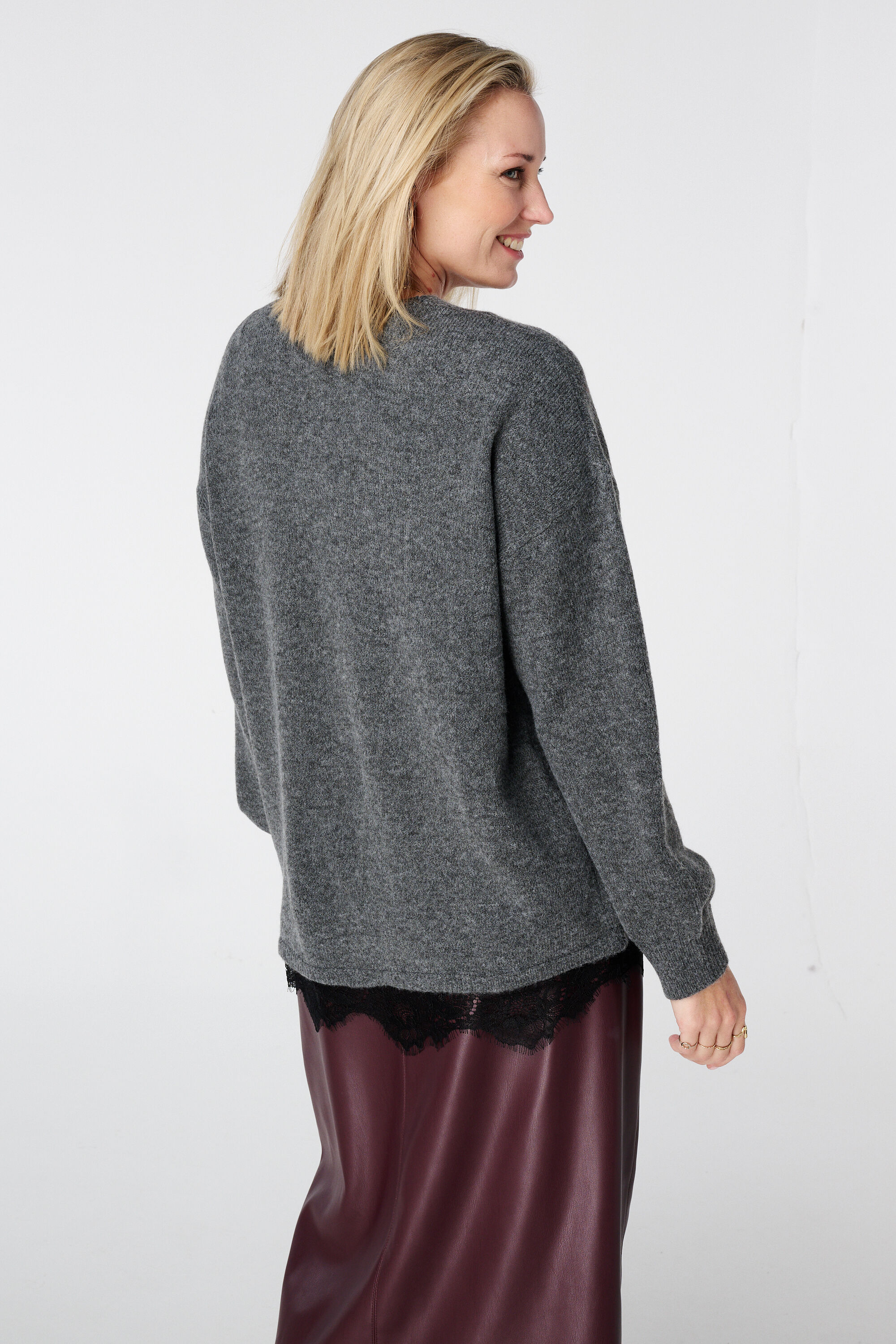 Pullover mit V-Ausschnitt und Spitzenabschluss image number 3