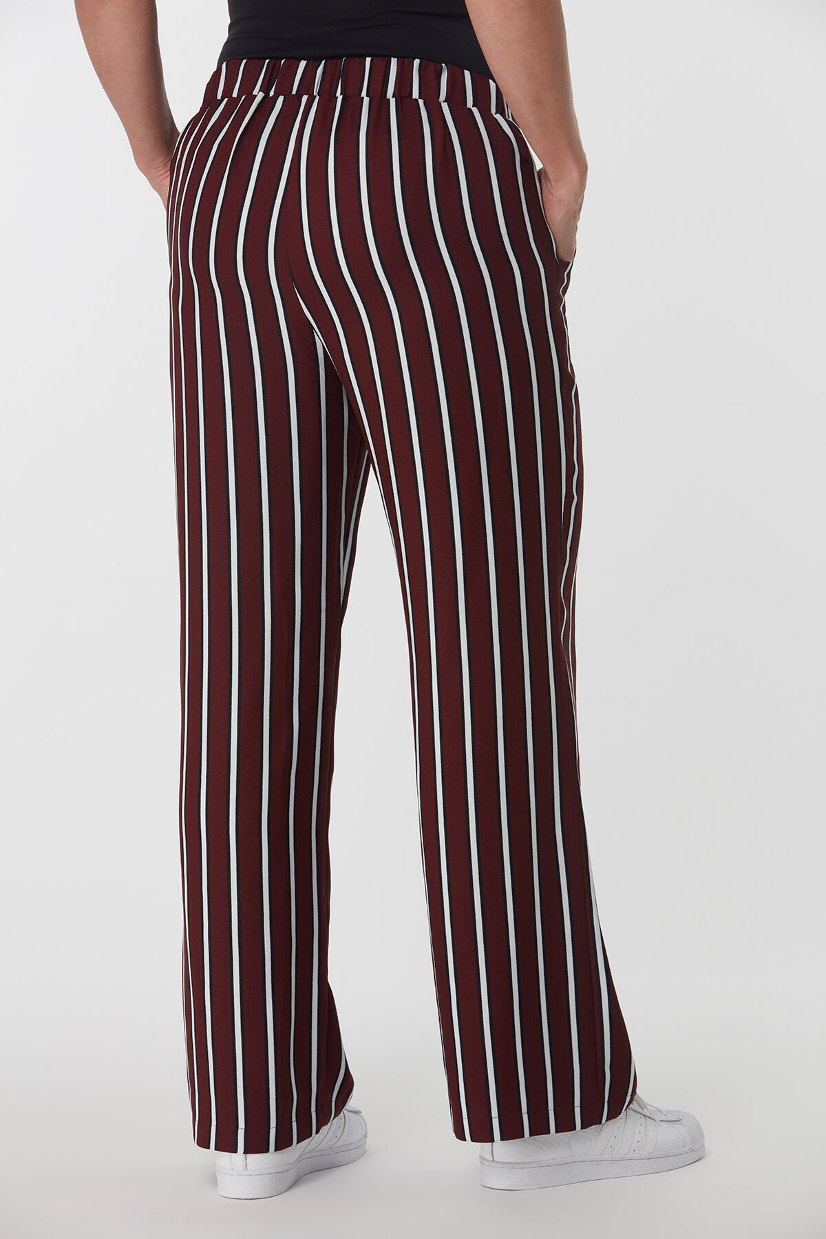 Gestreifte Hose mit weitem Bein image number 3