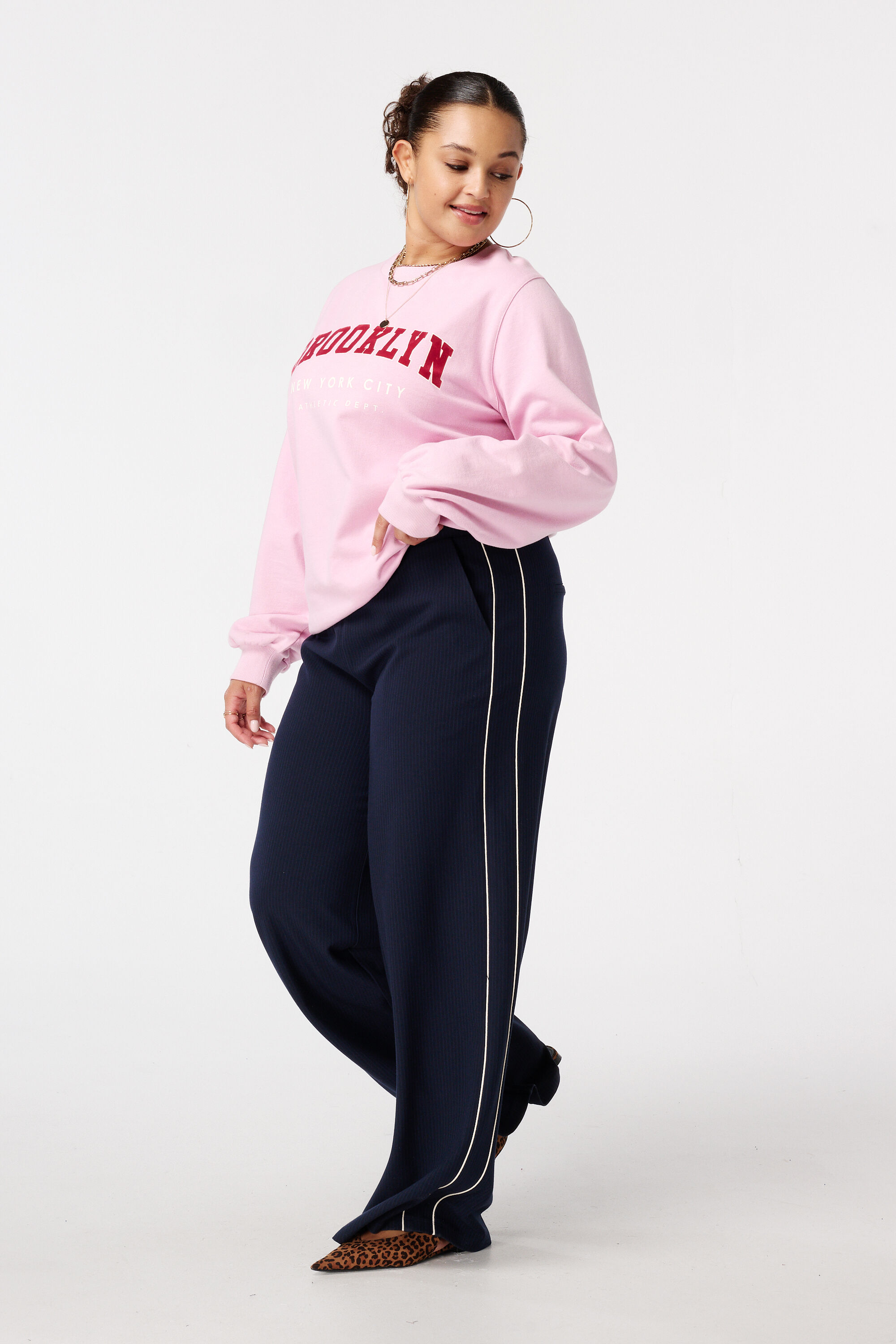 Sweatshirt mit Aufdruck image number 5