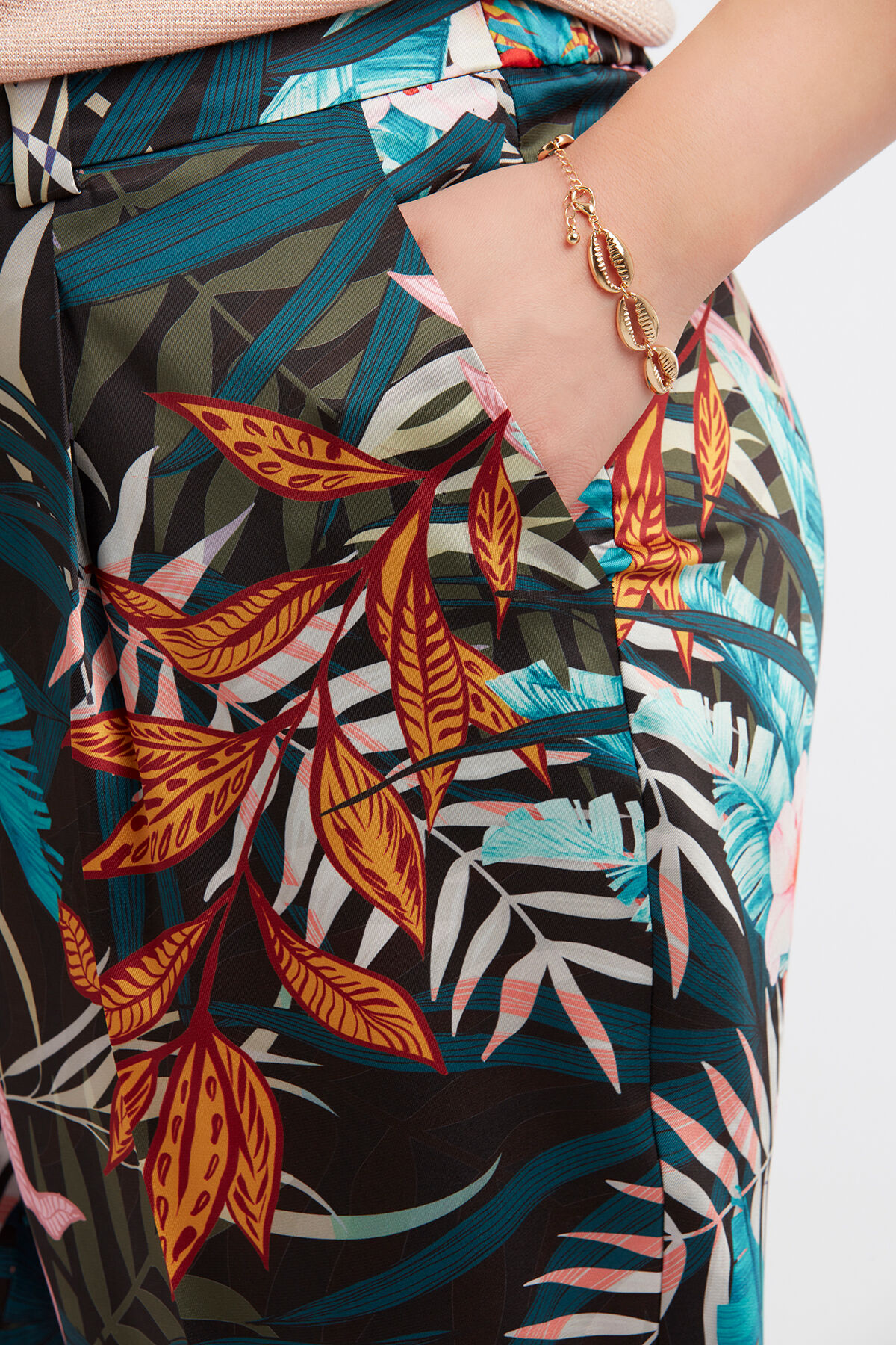 Hose mit Print image number 5