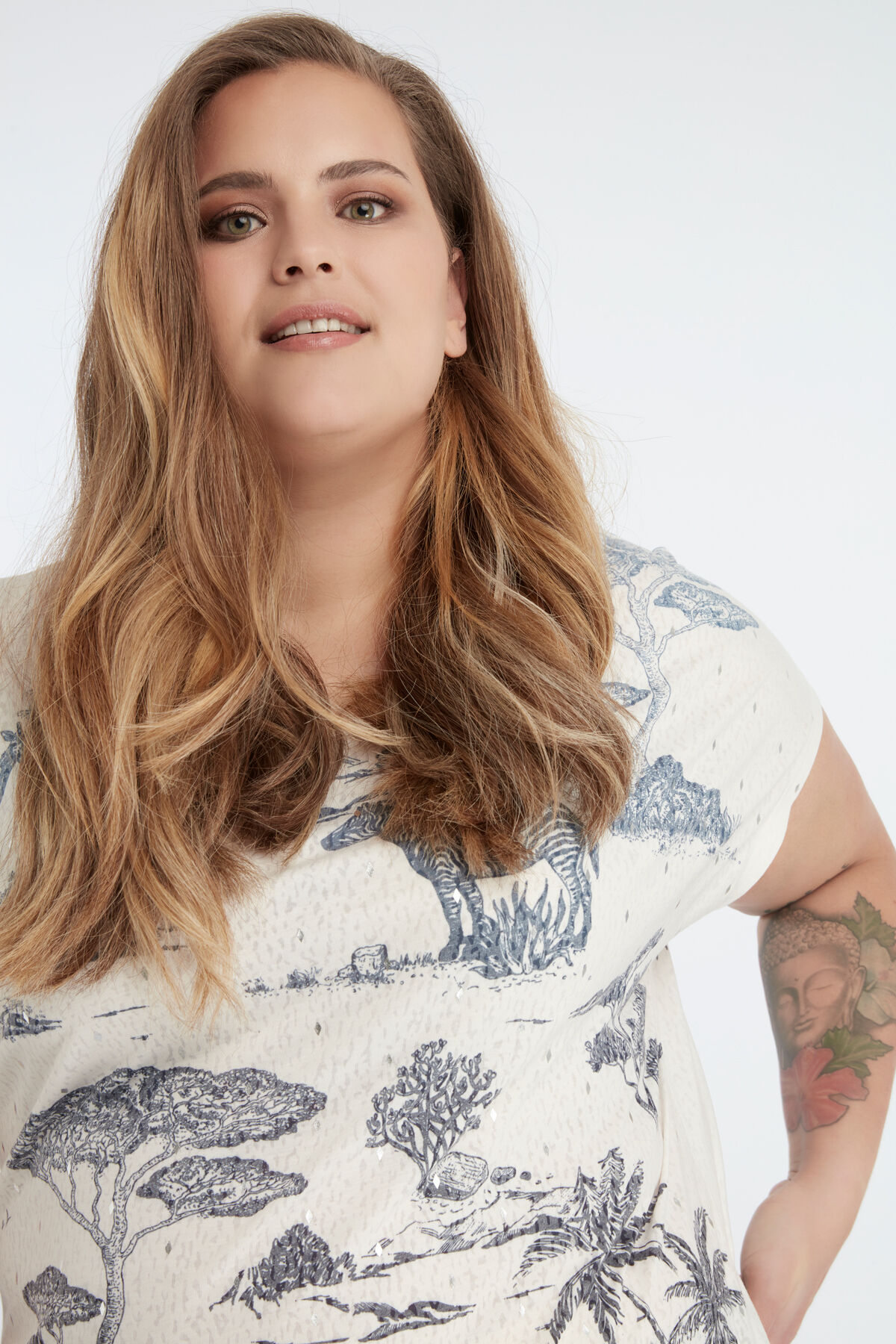 Blau-wei&szlig;es T-Shirt im Safari-Stil image number 5