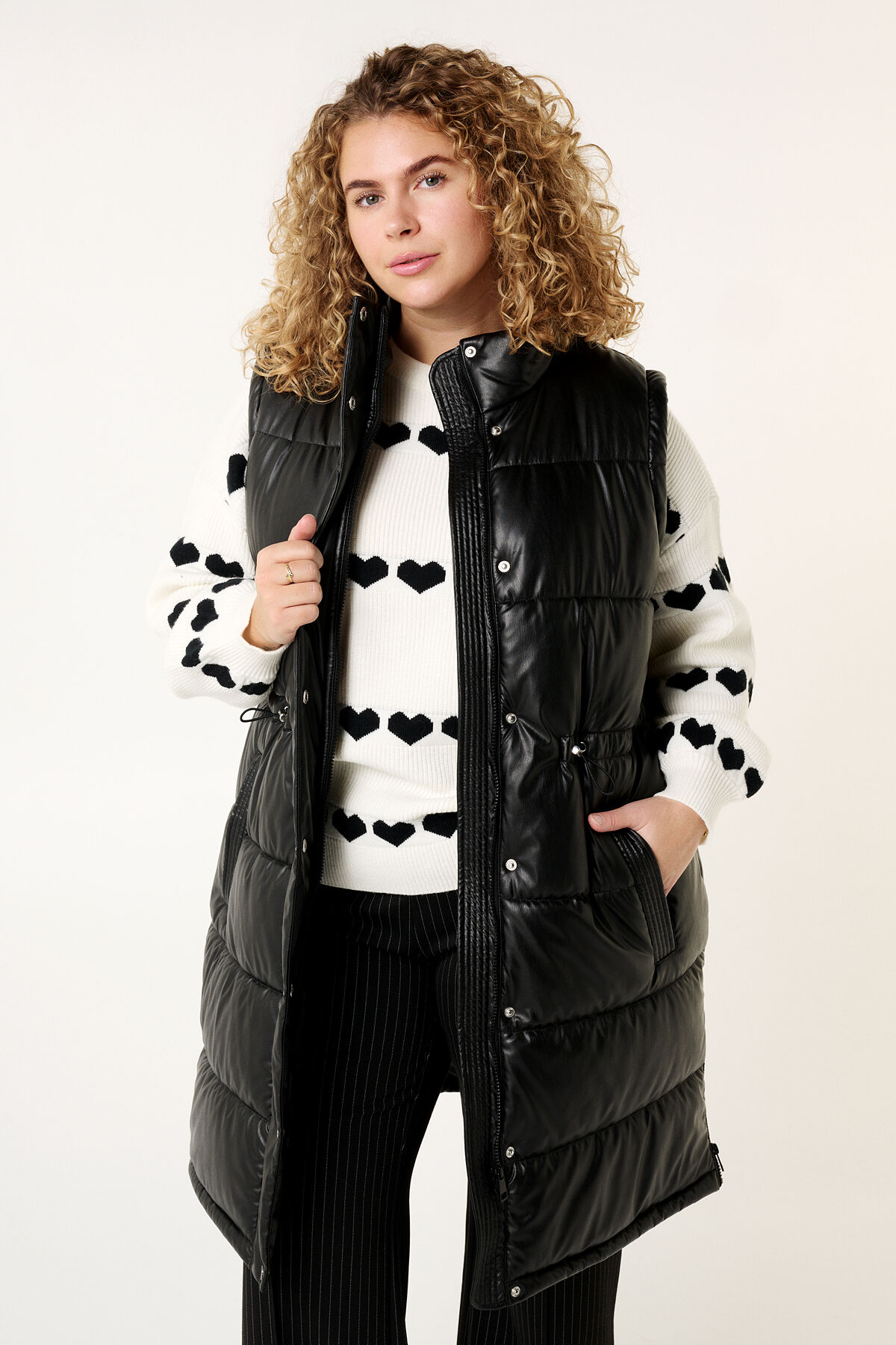 Thermoweste aus veganem Leder image number 6