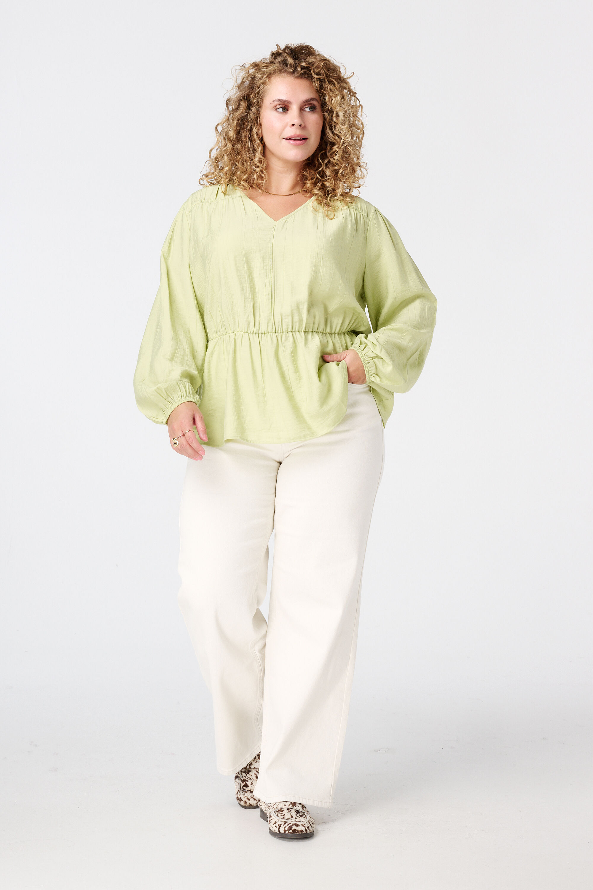 Bluse mit Sch&ouml;&szlig;chen-Effekt image number 5