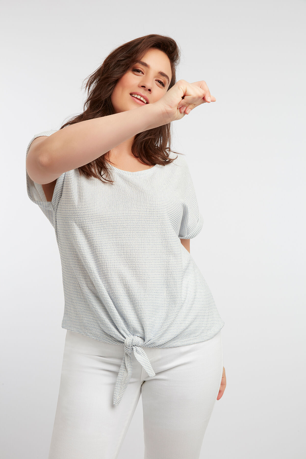 Kurzes T-Shirt mit Knoten-Detail image number 3