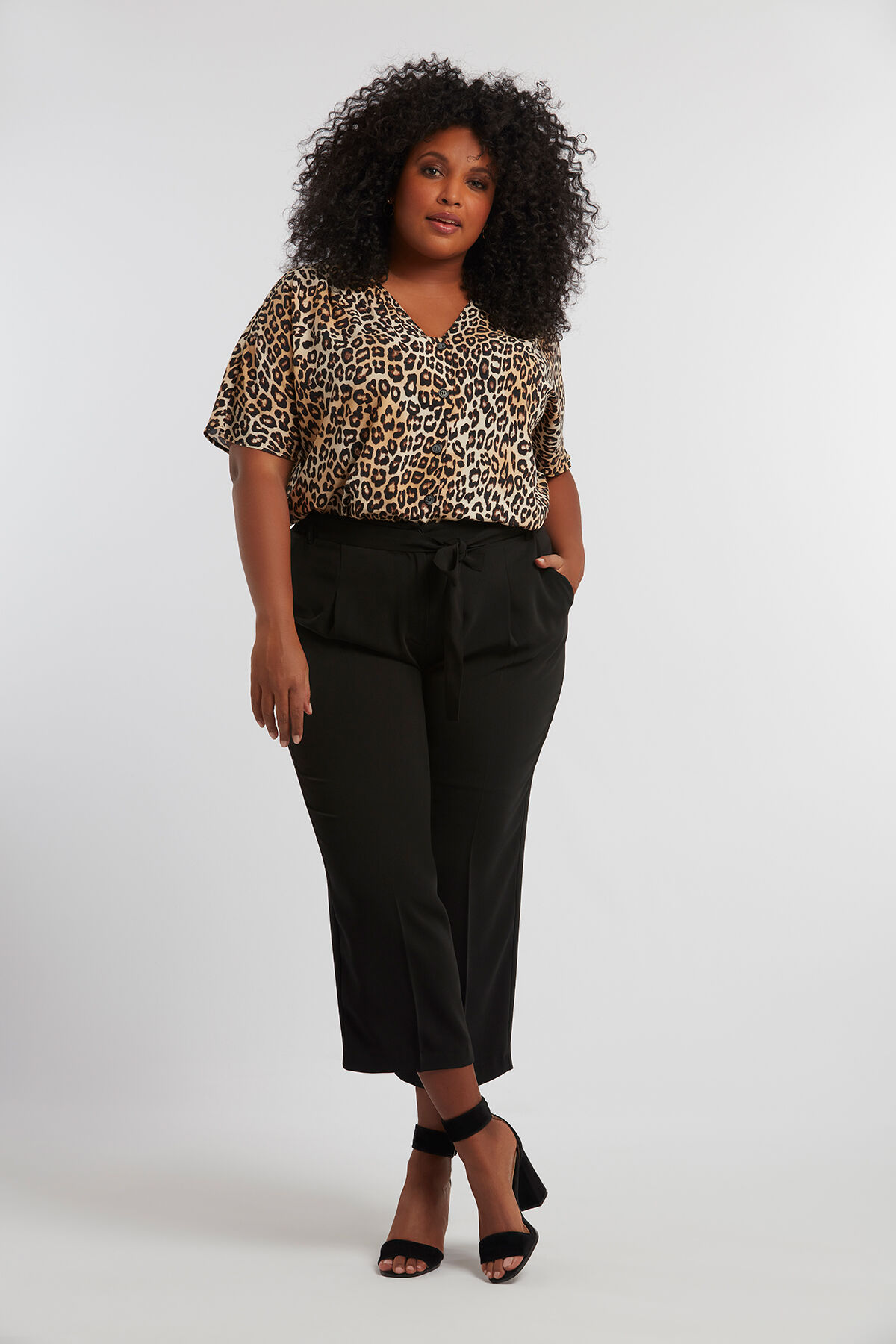 Bluse mit Leopardenmotiv und Kn&ouml;pfen image number 3