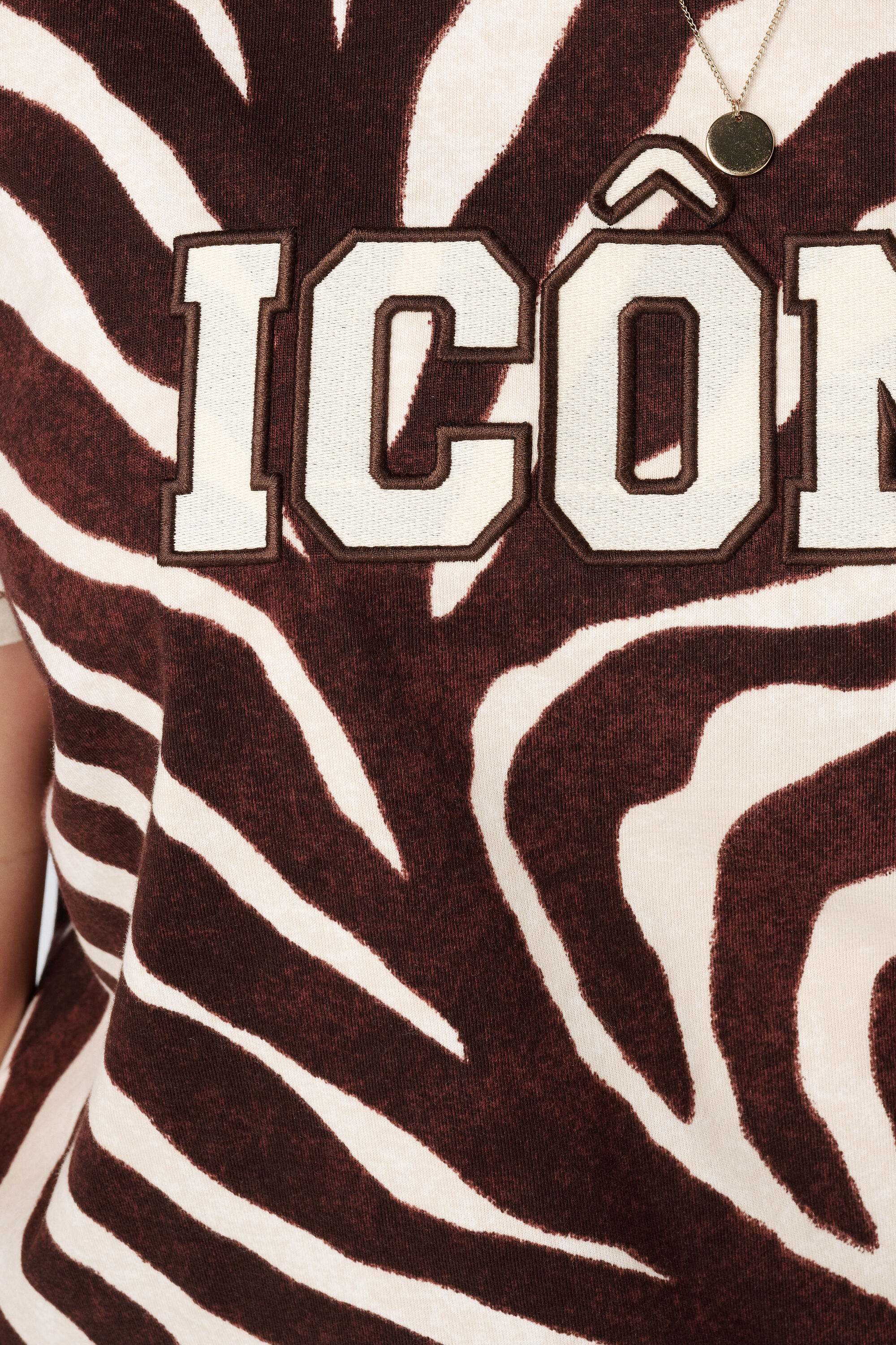 T-Shirt mit Tierprint image number 6