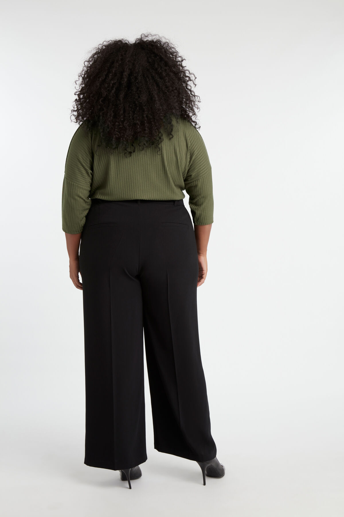 Hose mit weitem Bein image number 4