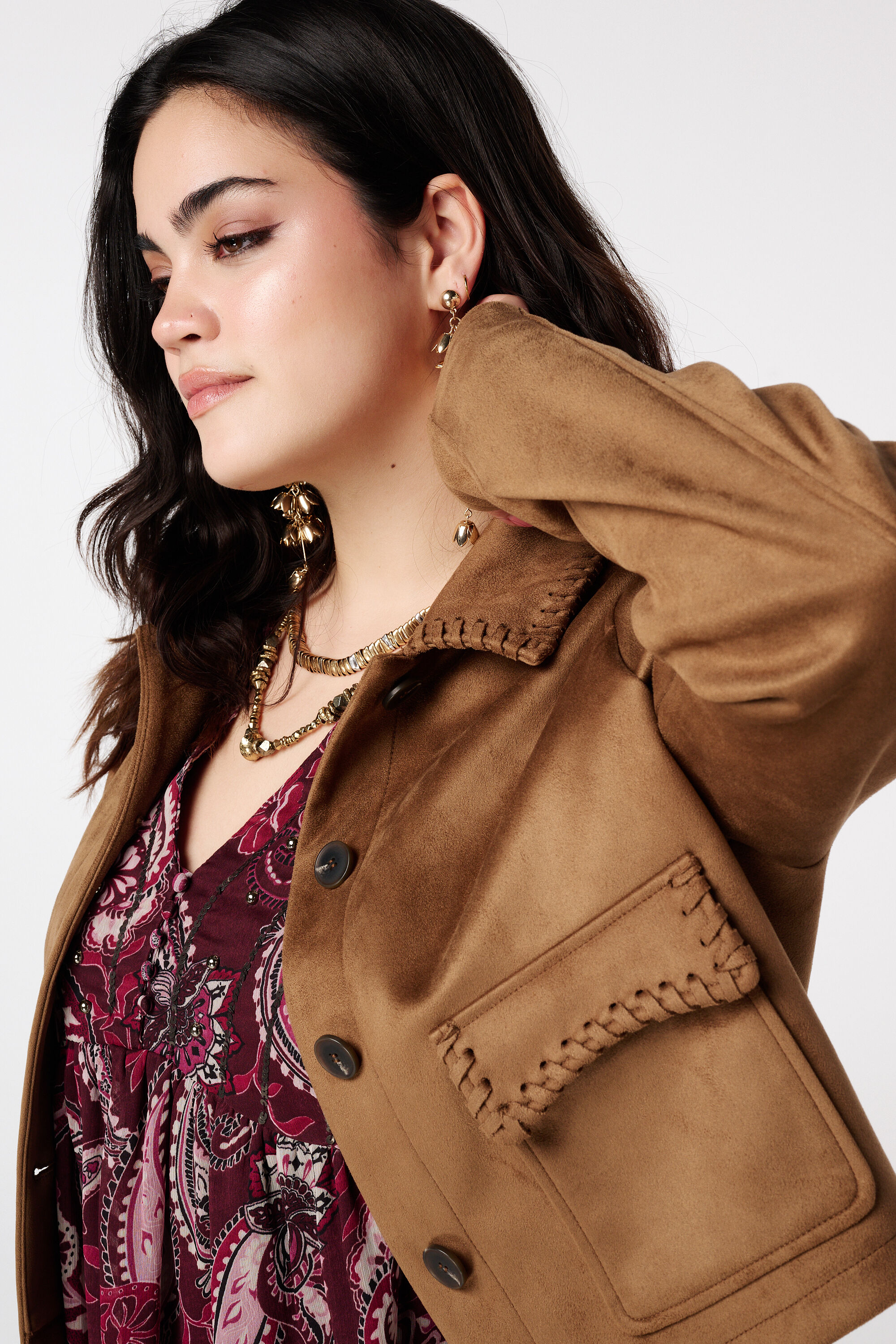 Kurze Jacke in Wildlederoptik mit Ziern&auml;hten image number 4