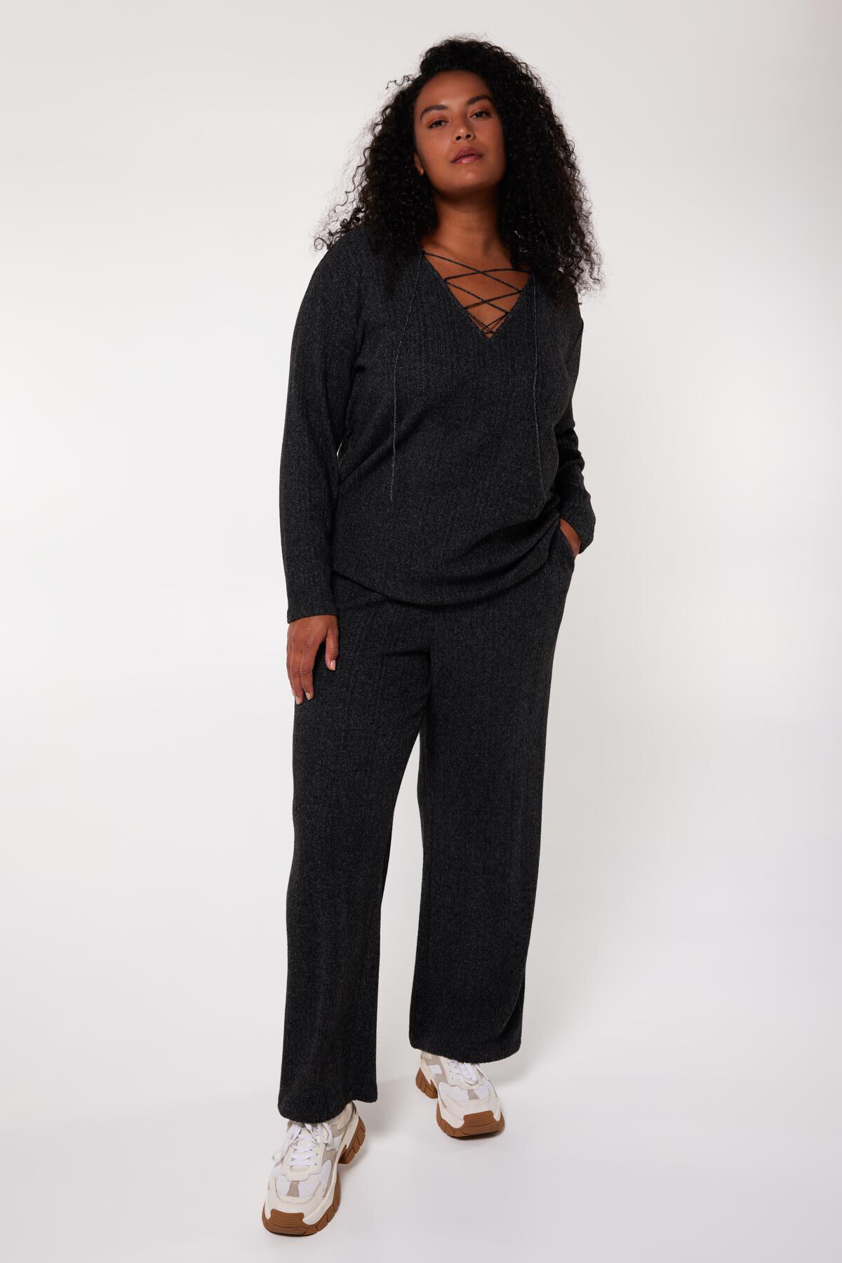 Gerade geschnittenes Top mit V-Ausschnitt  image number 0