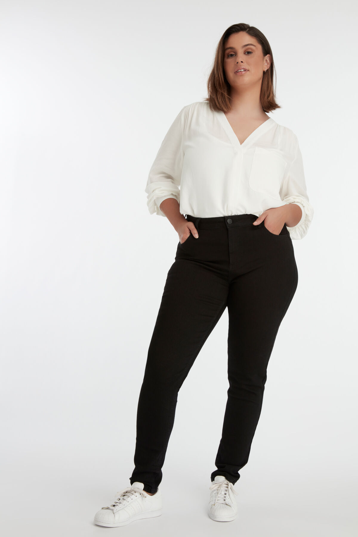 IRIS Slim-Leg Jeans image number 0