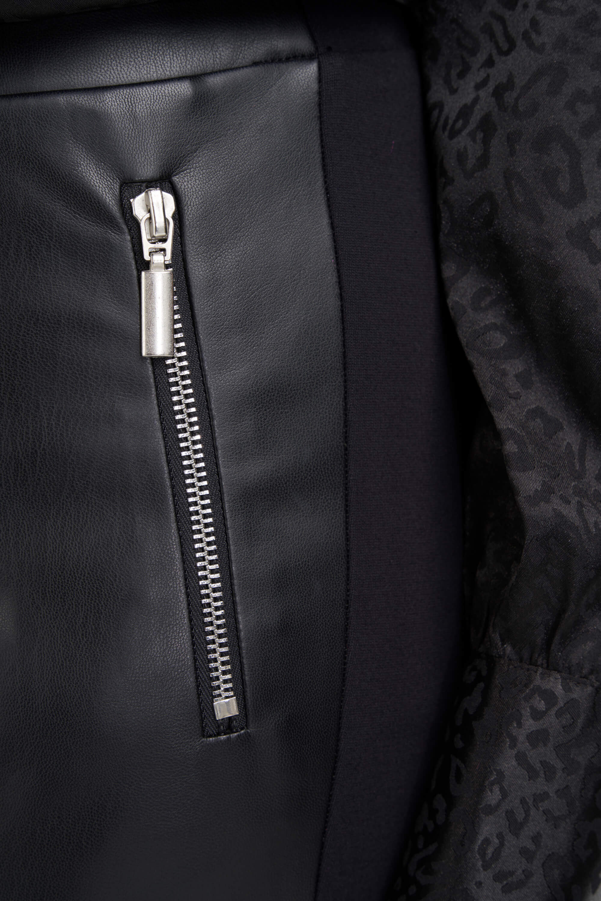 Kunstleder-Leggings mit Rei&szlig;verschl&uuml;ssen image number 4