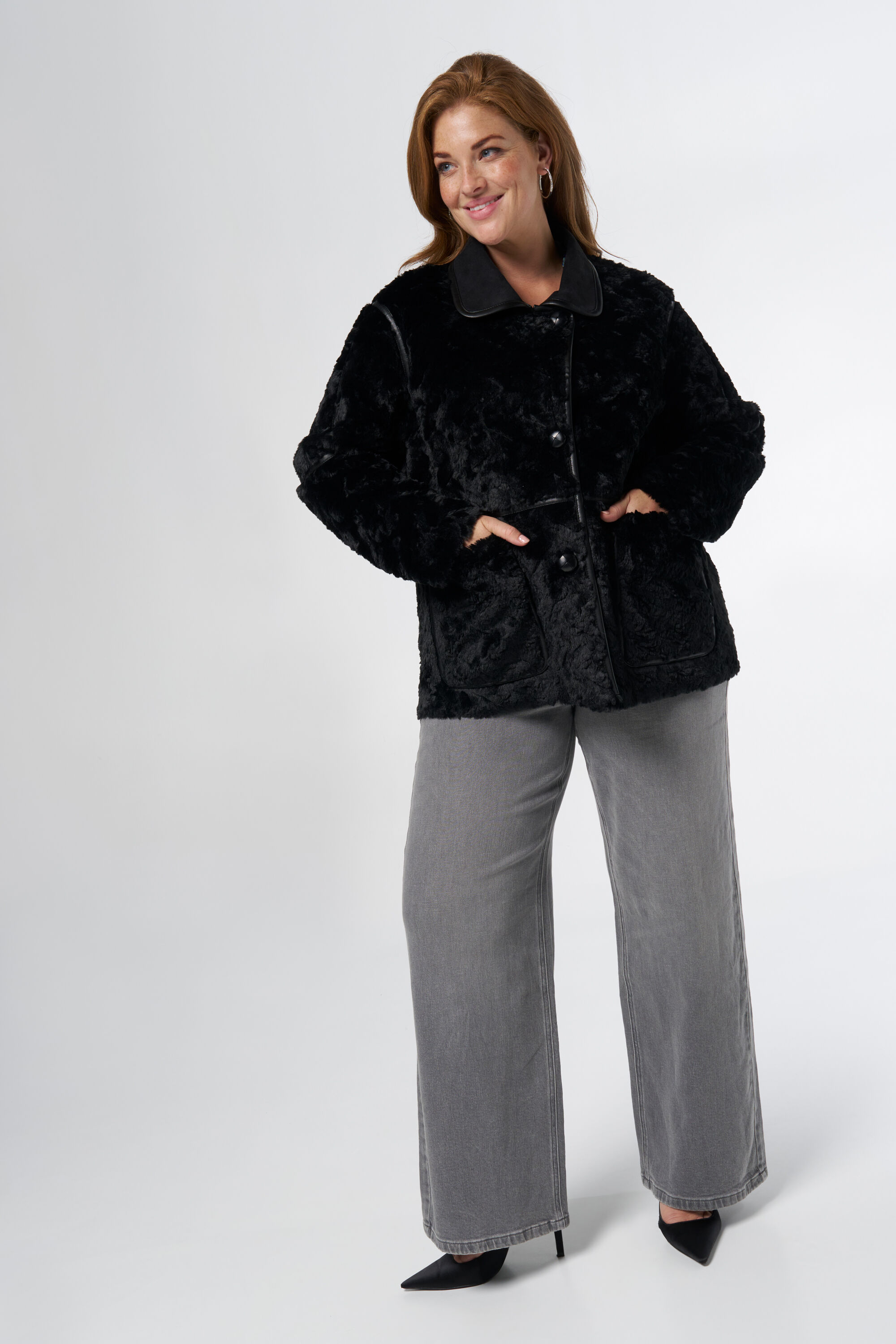 Jacke aus Kunstfell image number 5