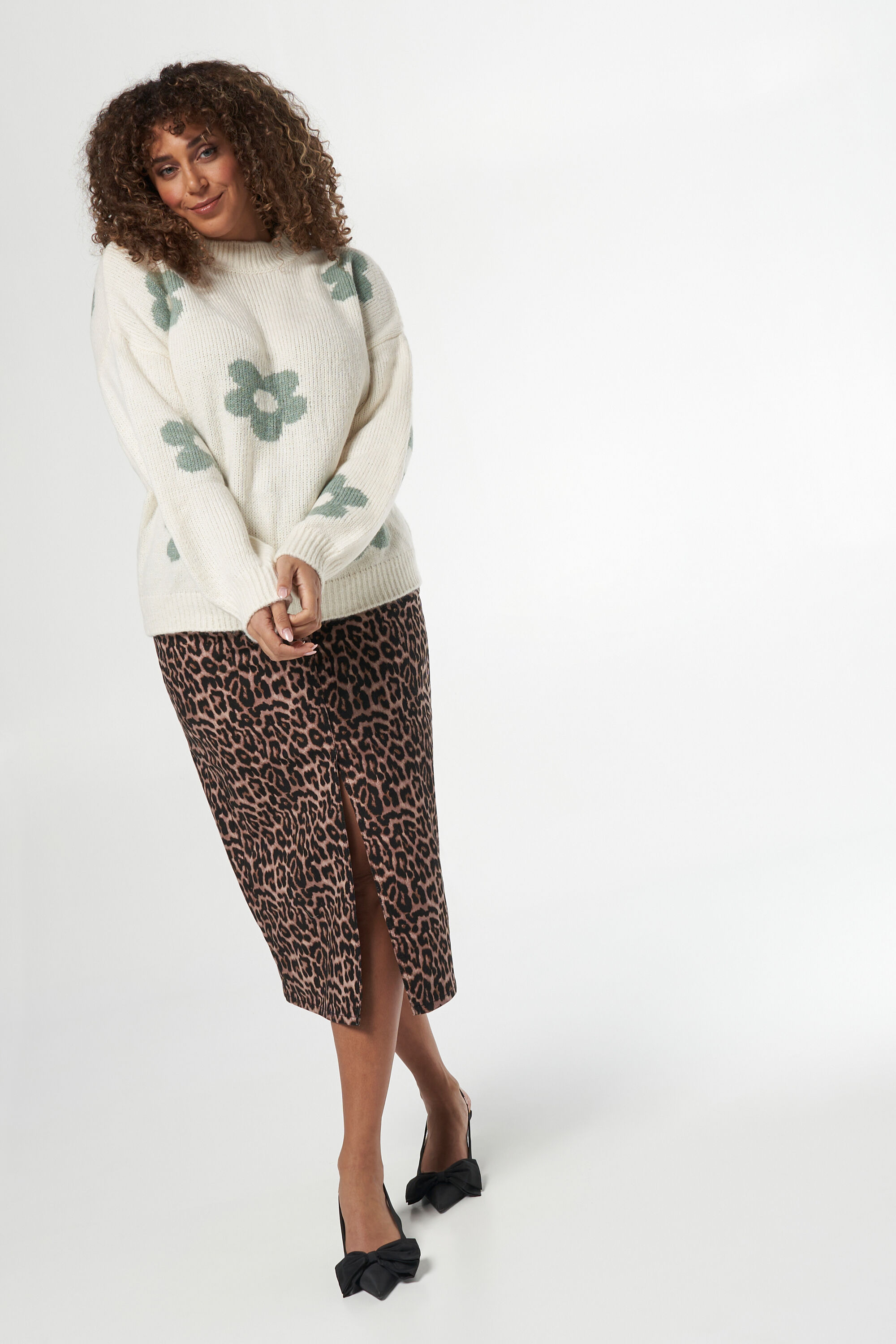 Strickpulli mit Blumen image number 5