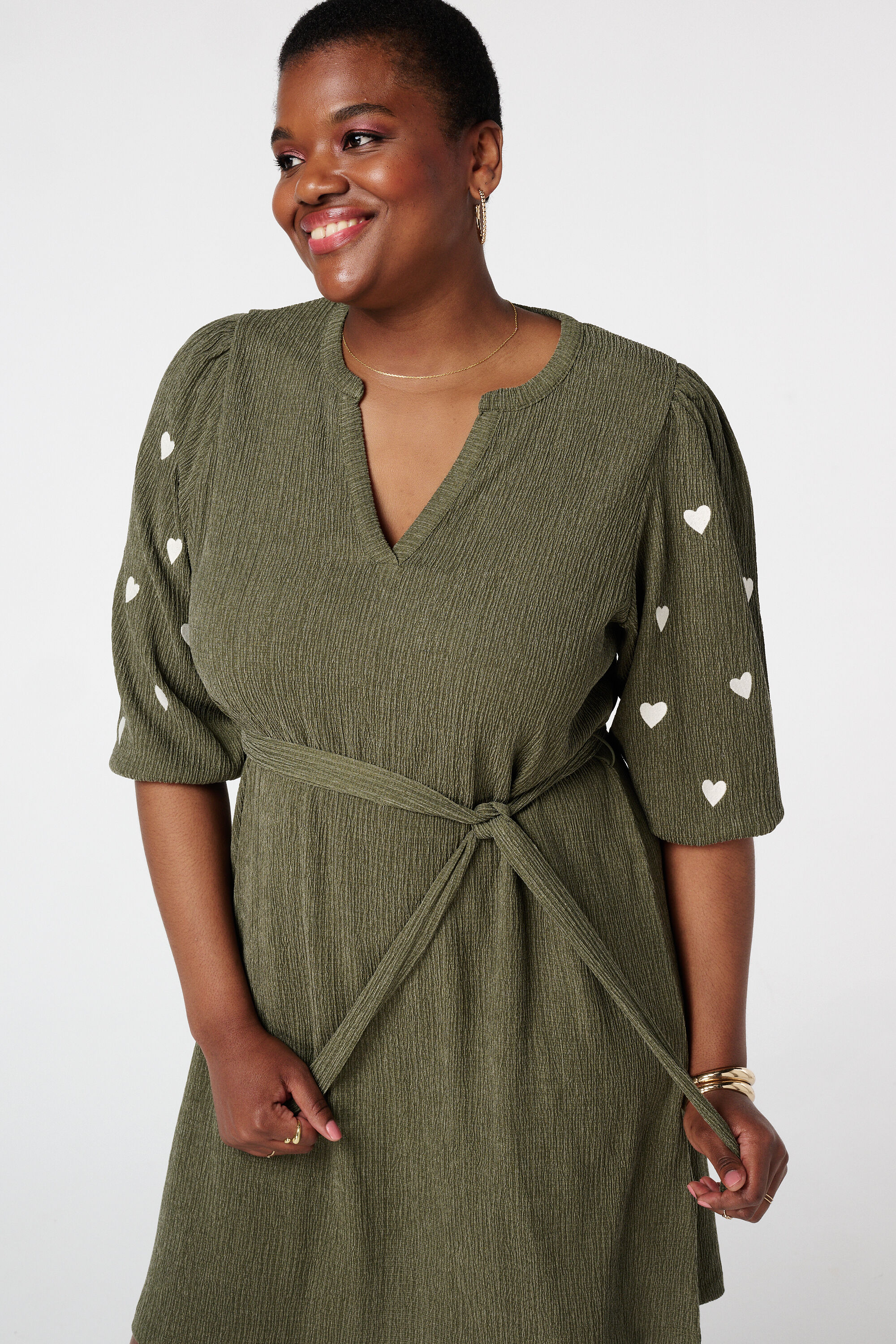 Kleid mit aufgestickten Herzen image number 5