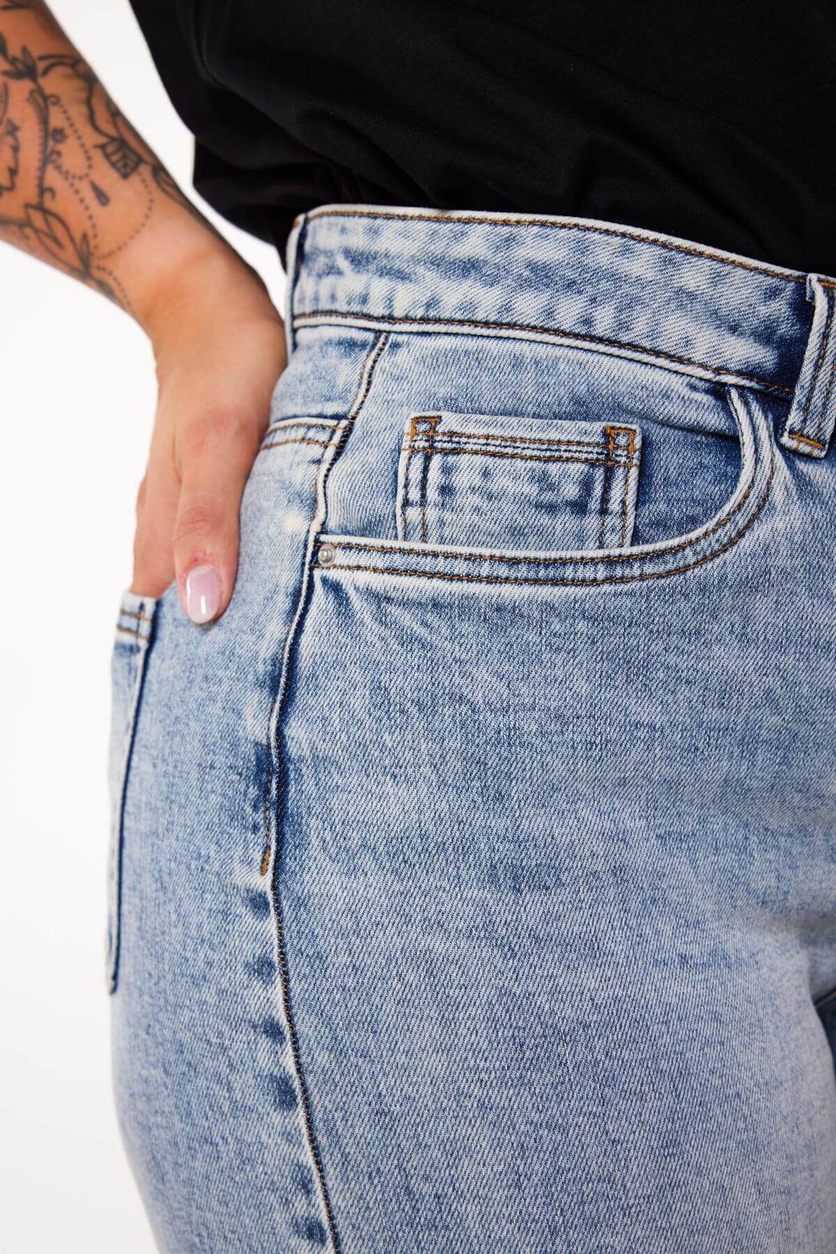 Jeans mit weitem Bein  image number 4