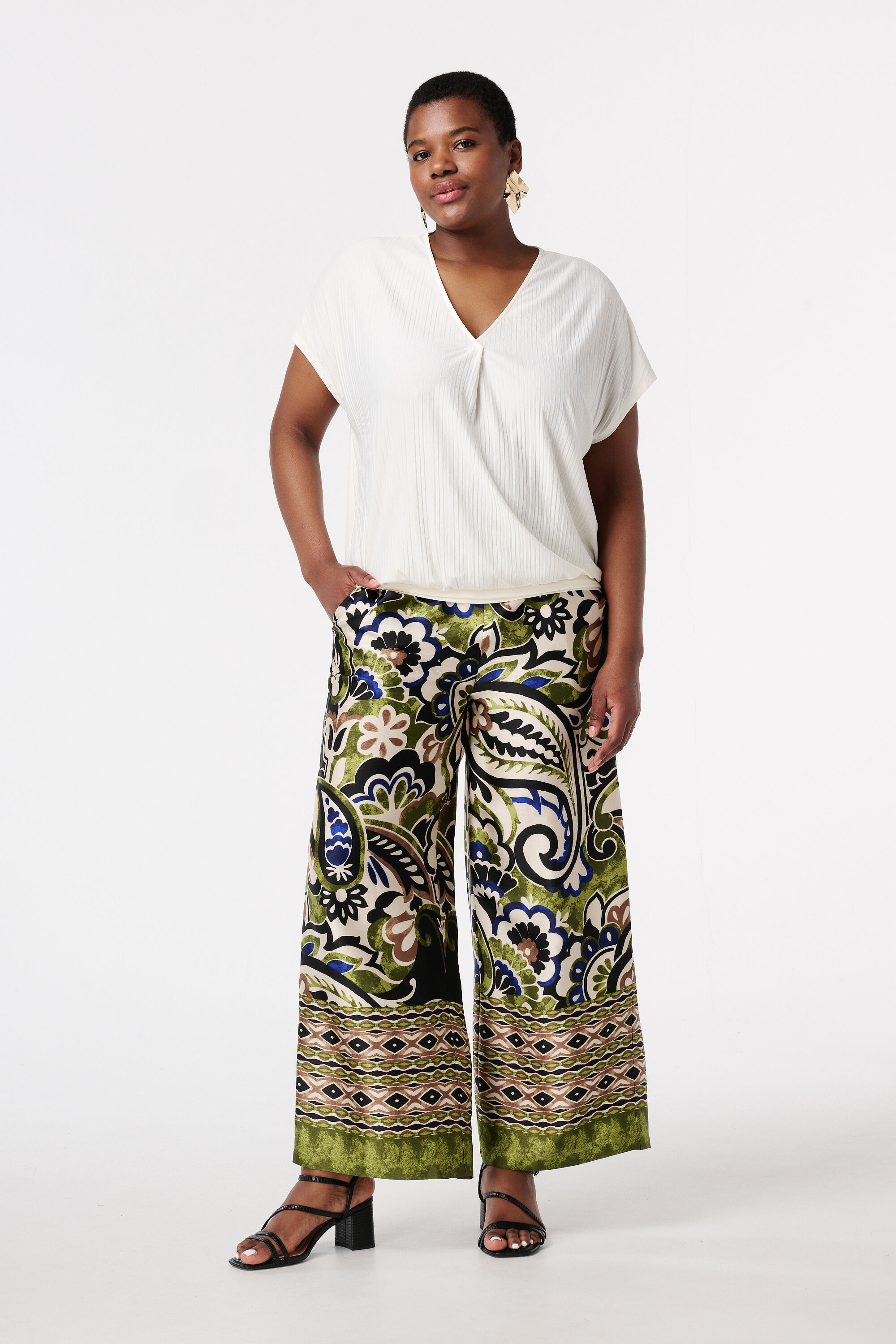 Strukturiertes Oberteil mit V-Ausschnitt image number 5